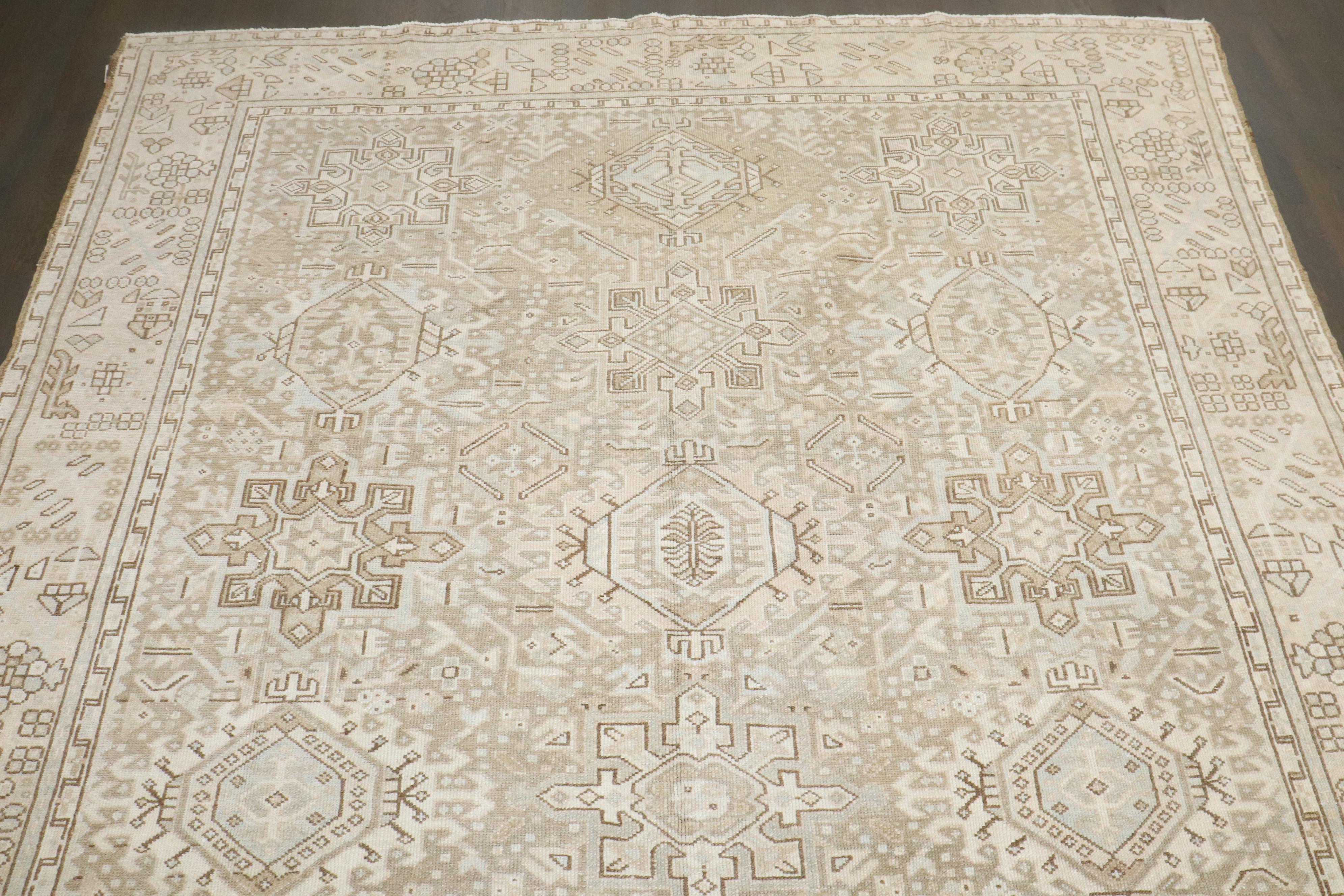 Tudor Tappeto Zabihi Collection Antique Persian Neutral Color Heriz in vendita