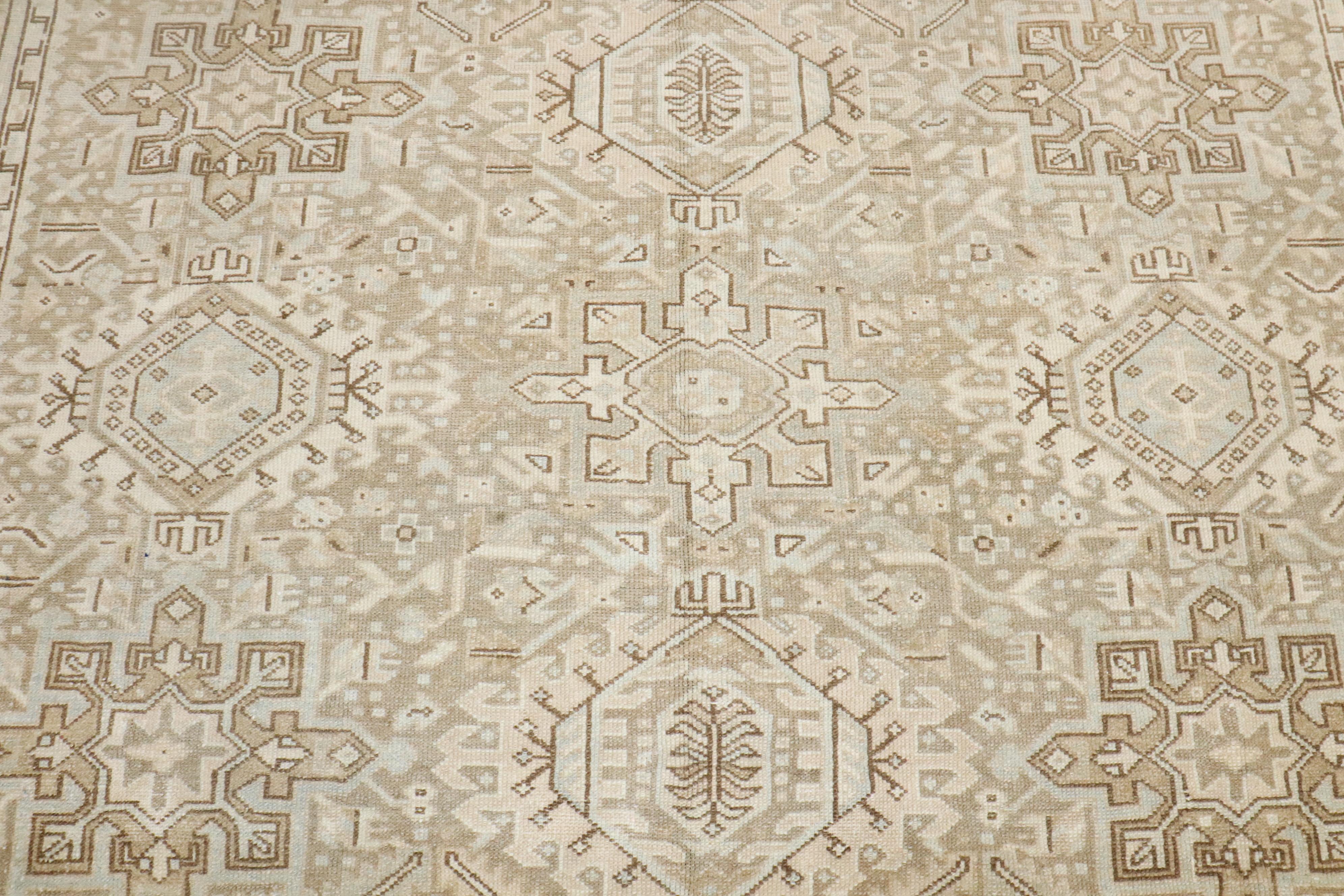 Persiano Tappeto Zabihi Collection Antique Persian Neutral Color Heriz in vendita