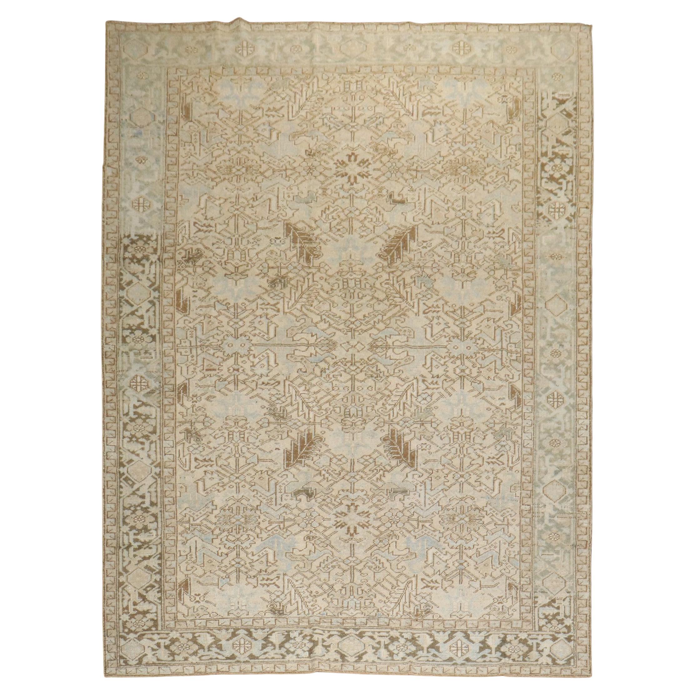 Tapis Heriz collection Zabihi persan ancien de couleur neutre