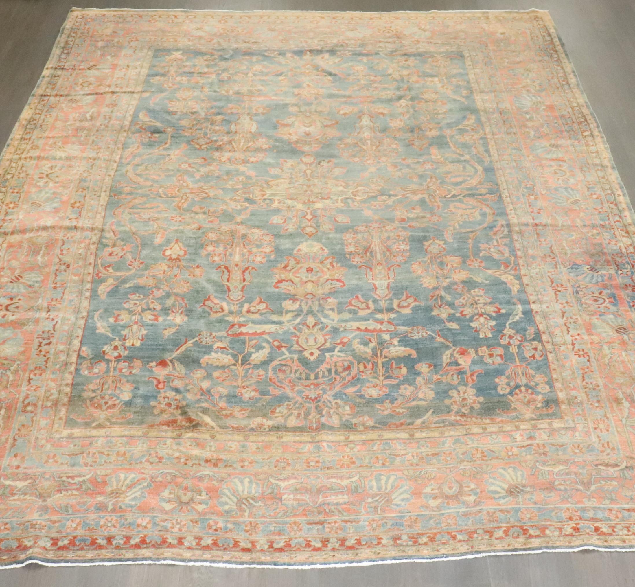 Tapis sarouk persan du début du XXe siècle. Fond vert seafoam avec une bordure terracotta. Couleurs d'accent rose et turquoise

10'9'' x 13'11''