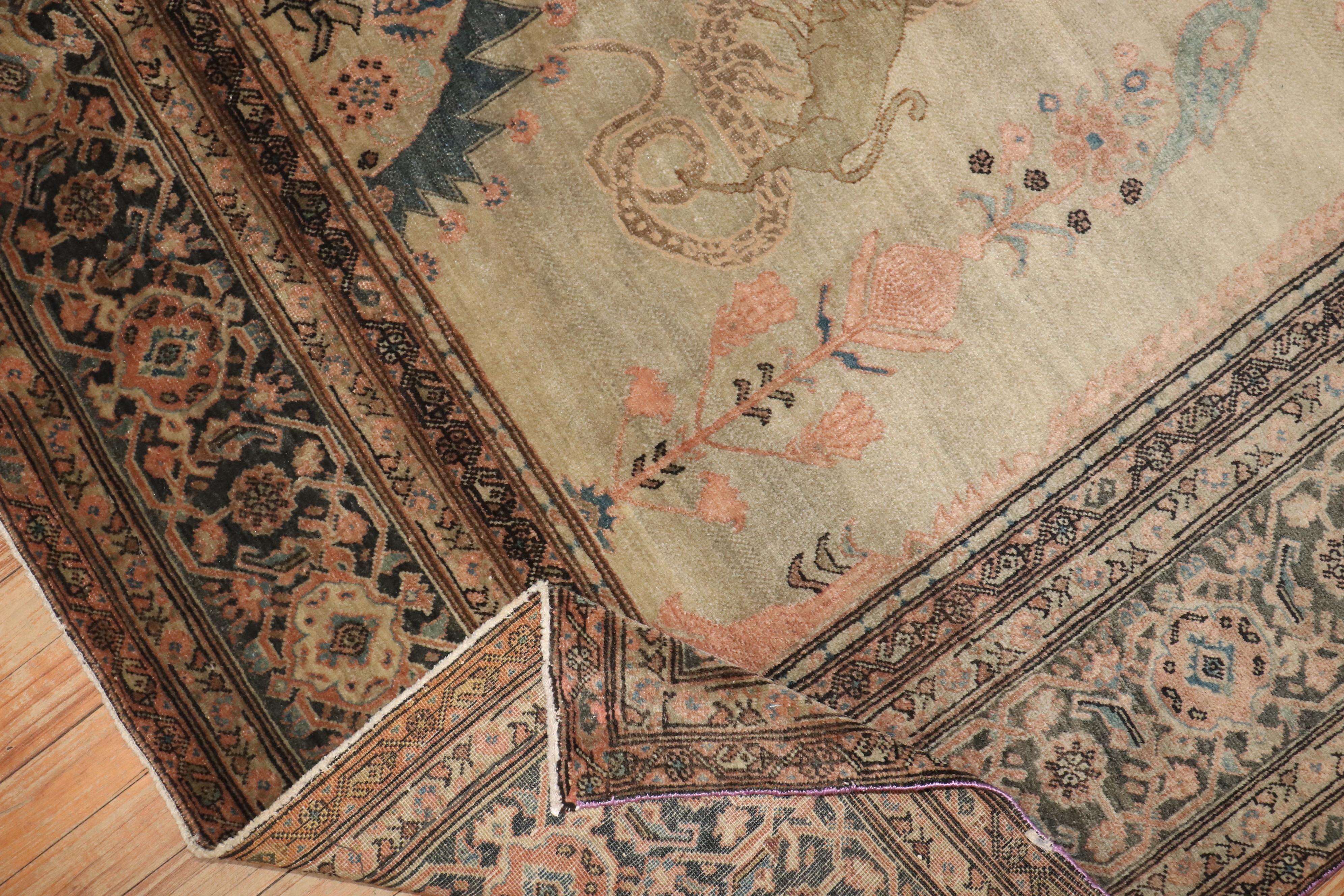 Ein Sarouk-Ferehan-Teppich aus dem frühen 20. Jahrhundert mit einem Tiermotiv im offenen Feld

Maße: 6'10'' x 9'