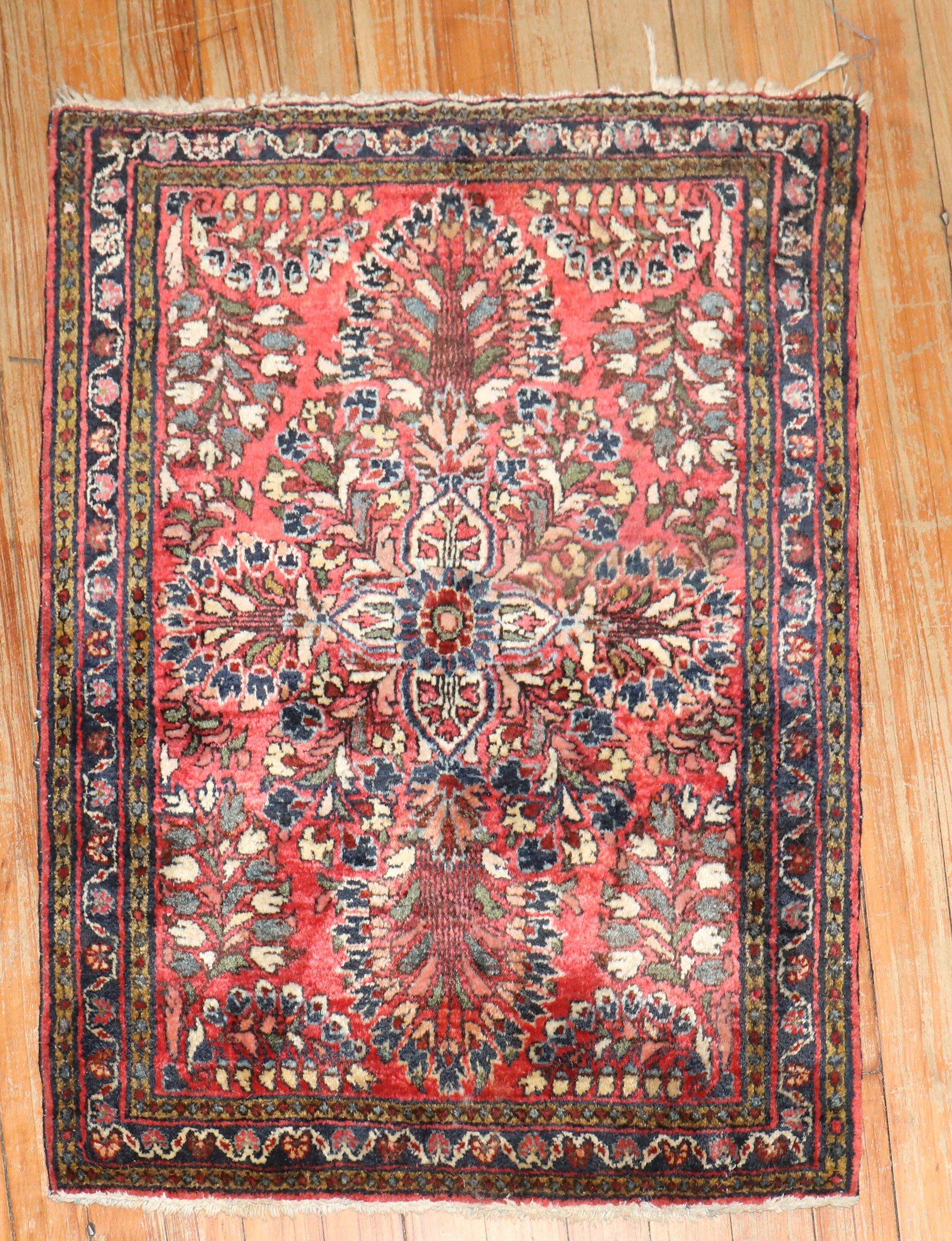 Tapis sarouk persan traditionnel du début du XXe siècle 

Mesures : 1'11'' x 2'6