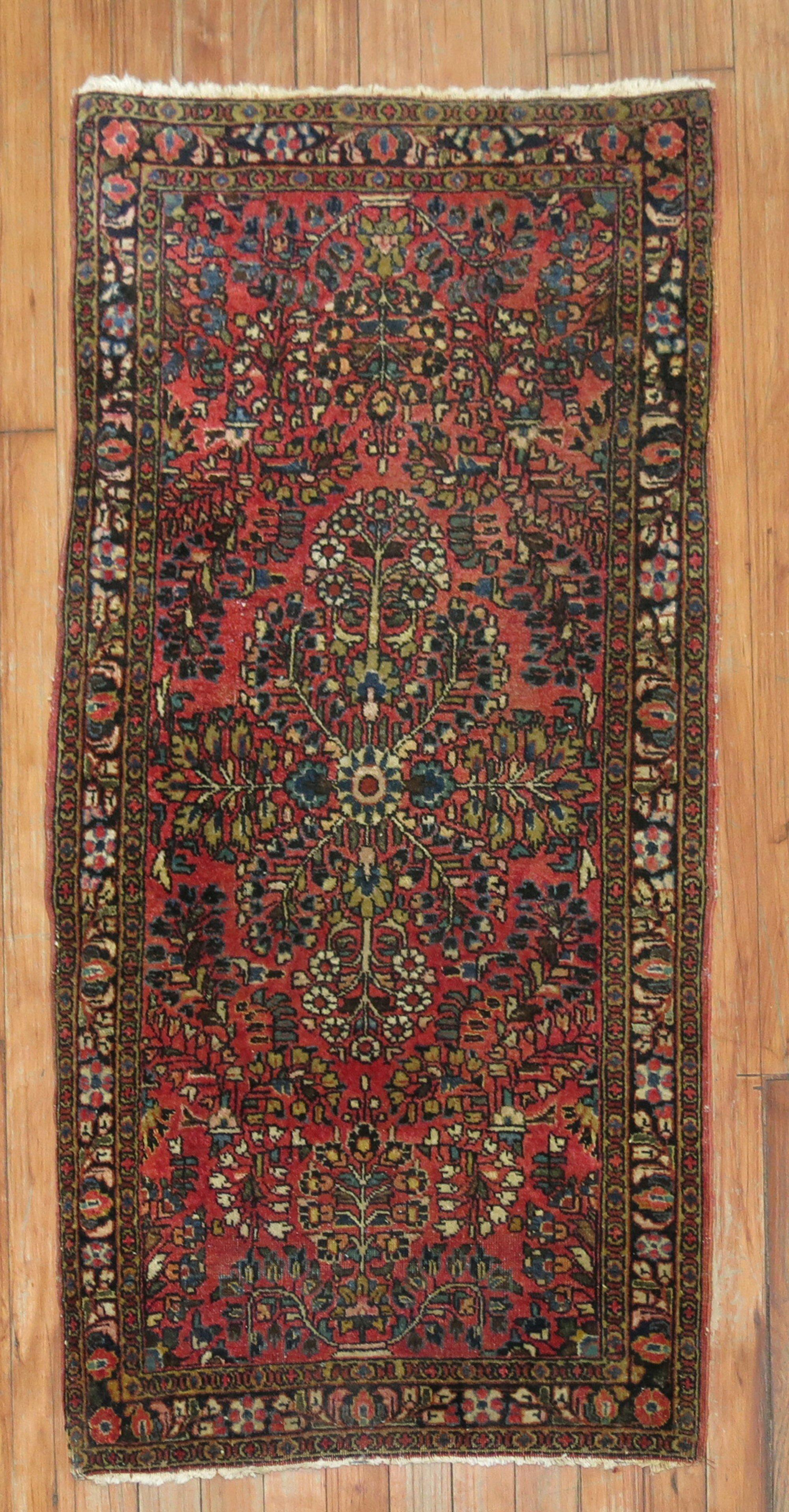 An early 20th-century traditional Persian Sarouk small rug 

Measures: 2' x 3'11”.

.