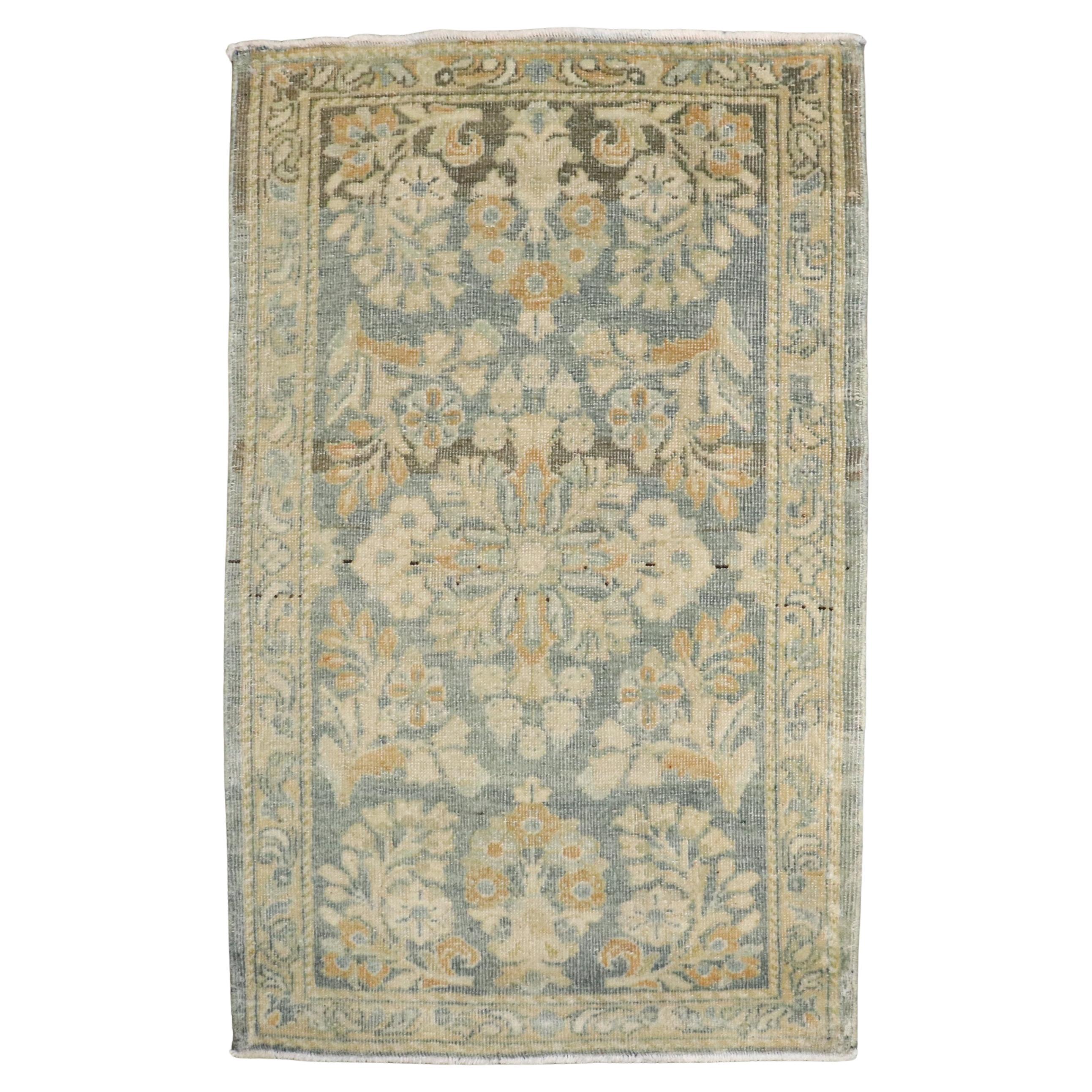 Zabihi Collectional Antique Persian Sarouk Small Rug (petit tapis) en vente
