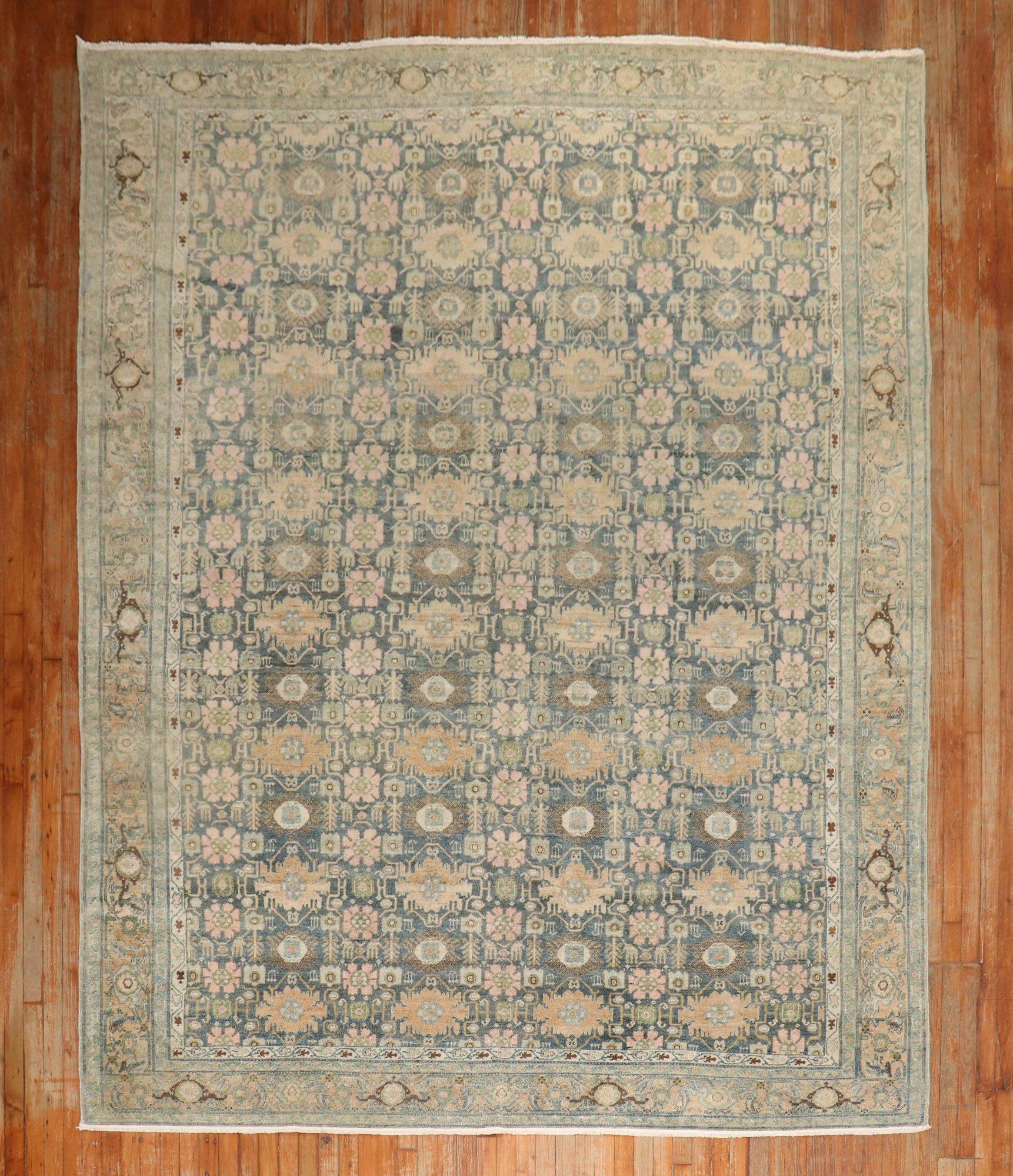 
un Tappeto antico persiano Senneh dei primi del Novecento, di dimensioni pari a una stanza

Dettagli
rug no.	j2679
dimensione	8' 4