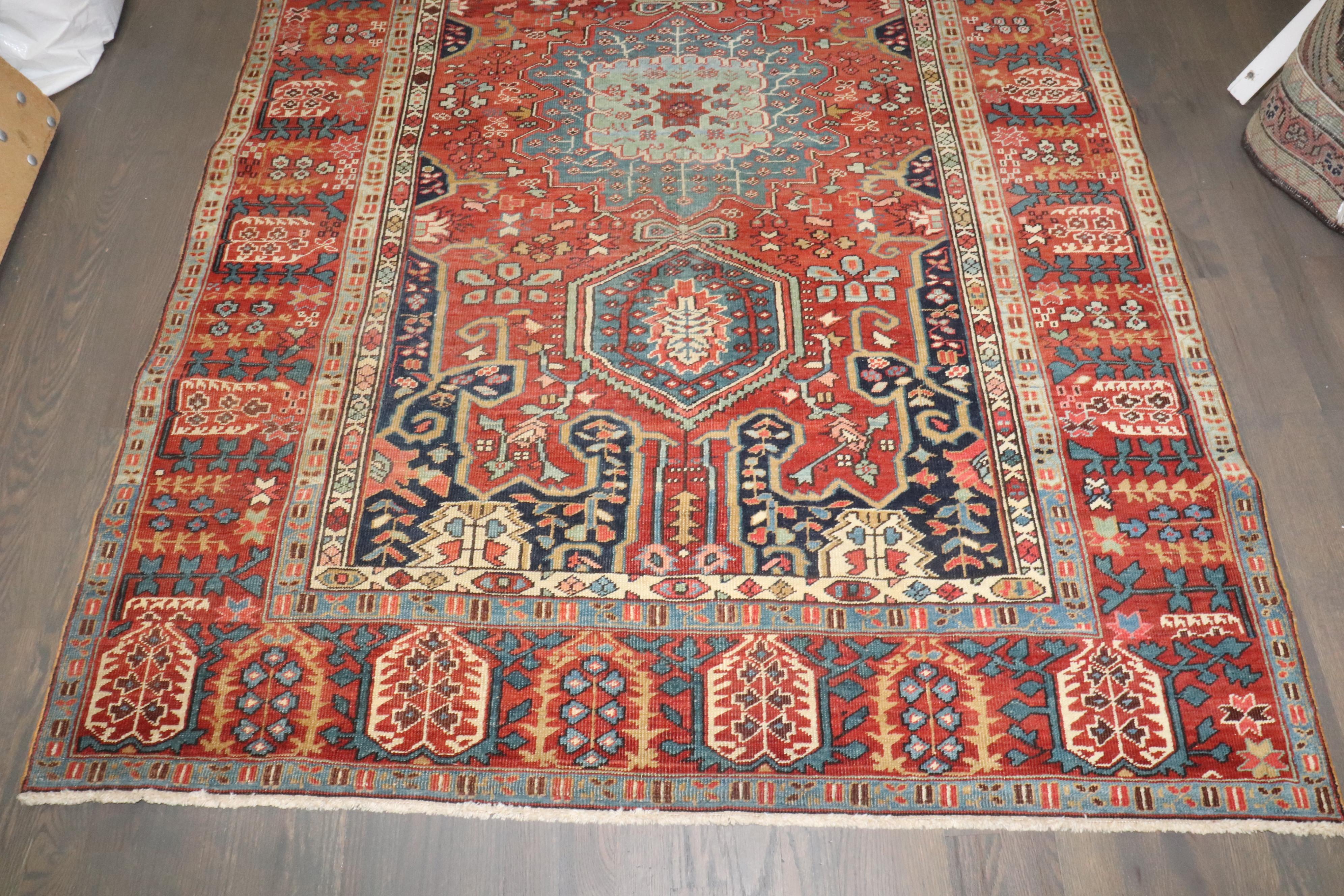 Tapis persan Serapi ancien de la collection Zabihi en vente 3