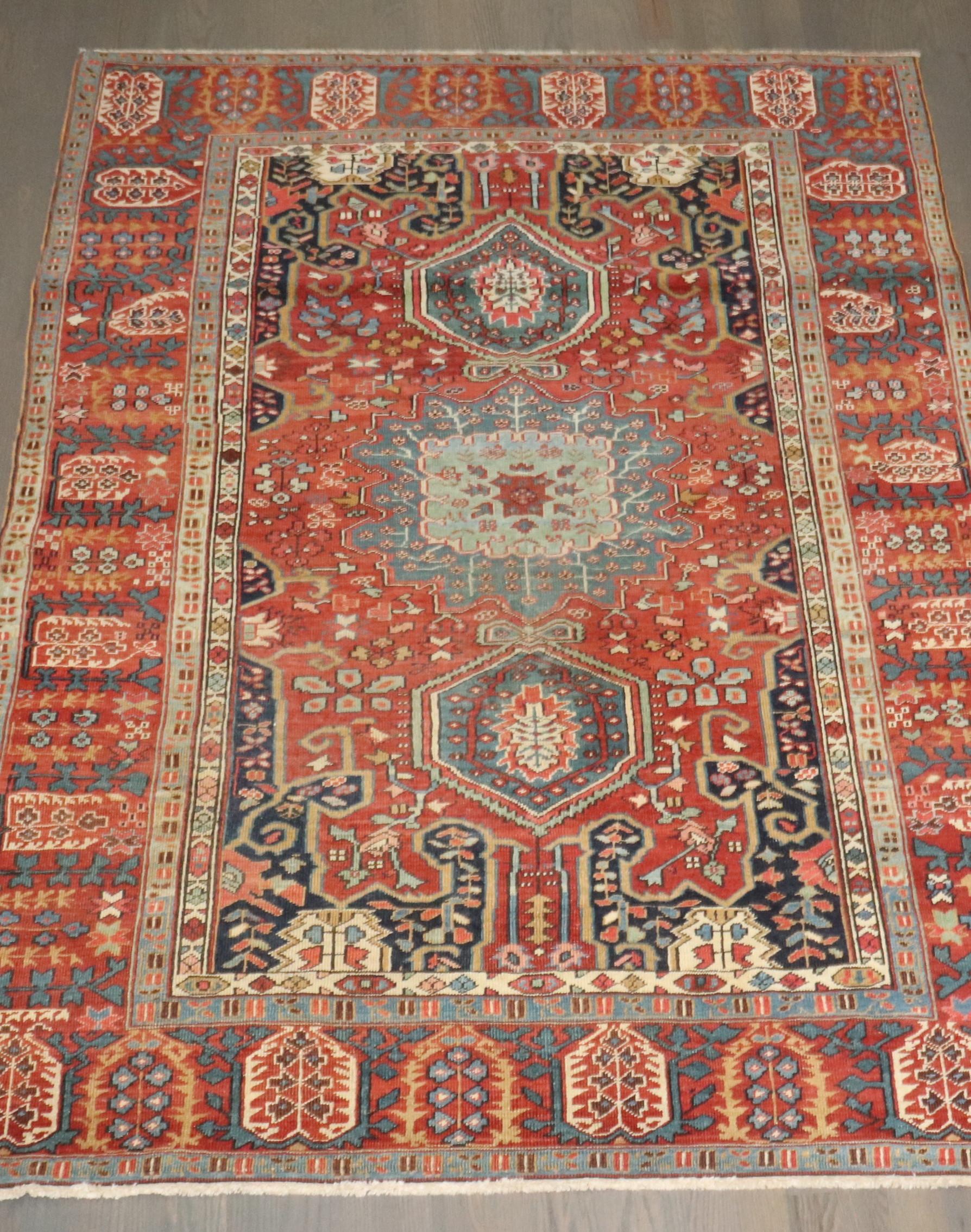 Tapis persan Serapi ancien de la collection Zabihi en vente 4