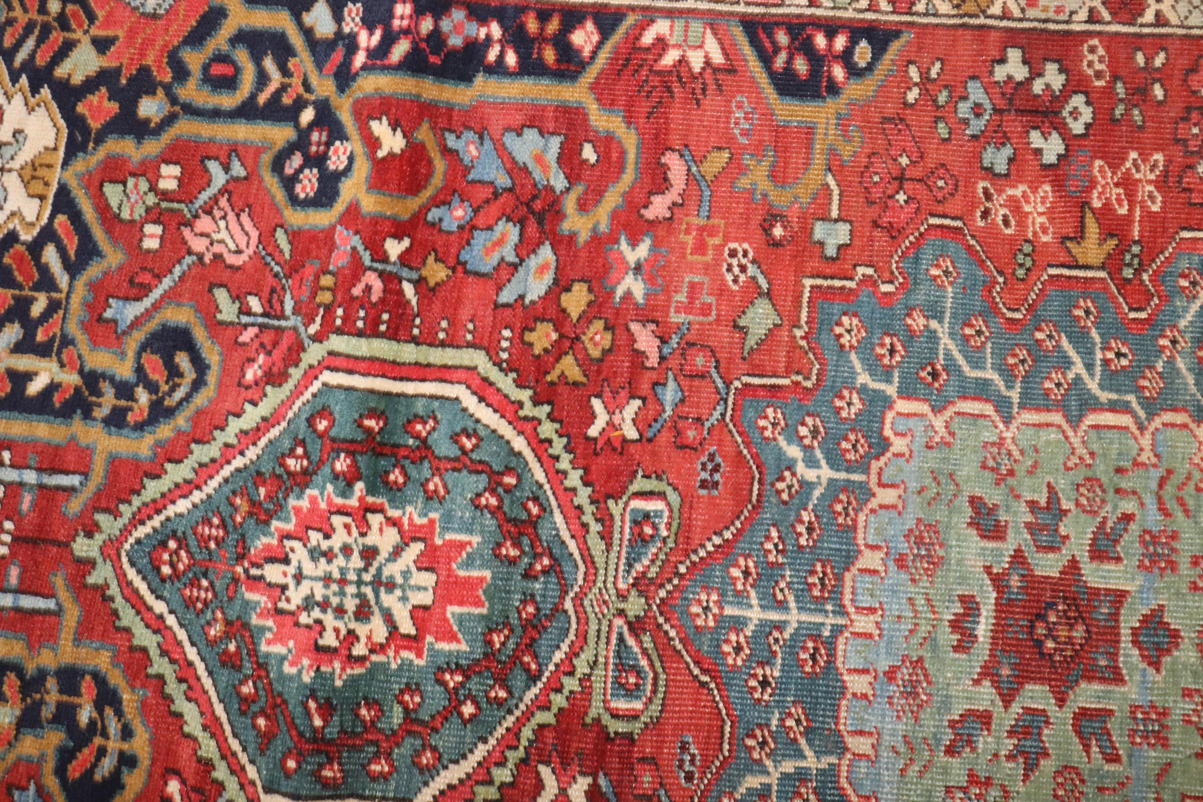 Tapis persan Serapi ancien de la collection Zabihi en vente 1