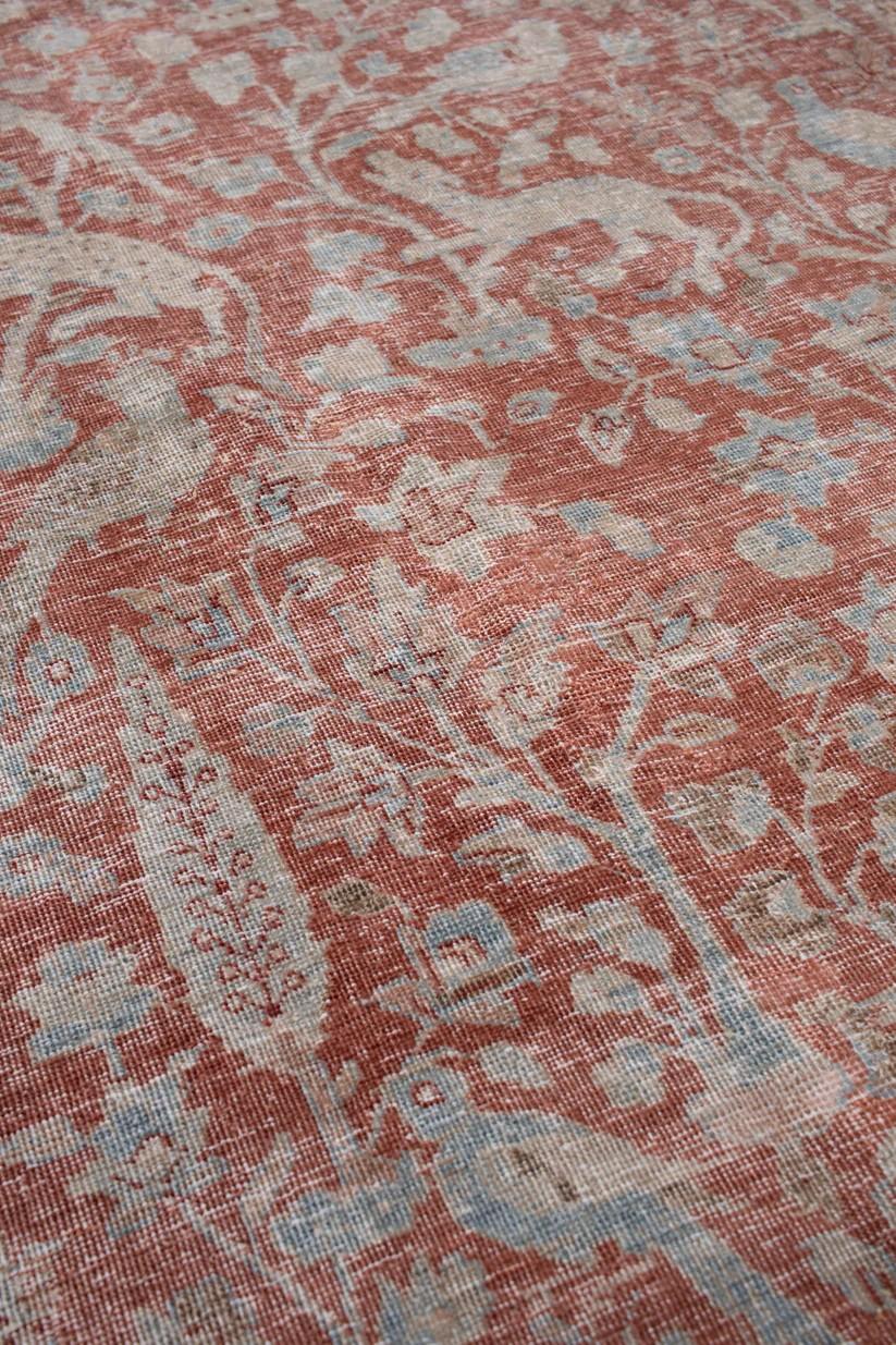 Tapis persan ancien de la collection Zabihi représentant une scène d'animaux de Tabriz en vente 3