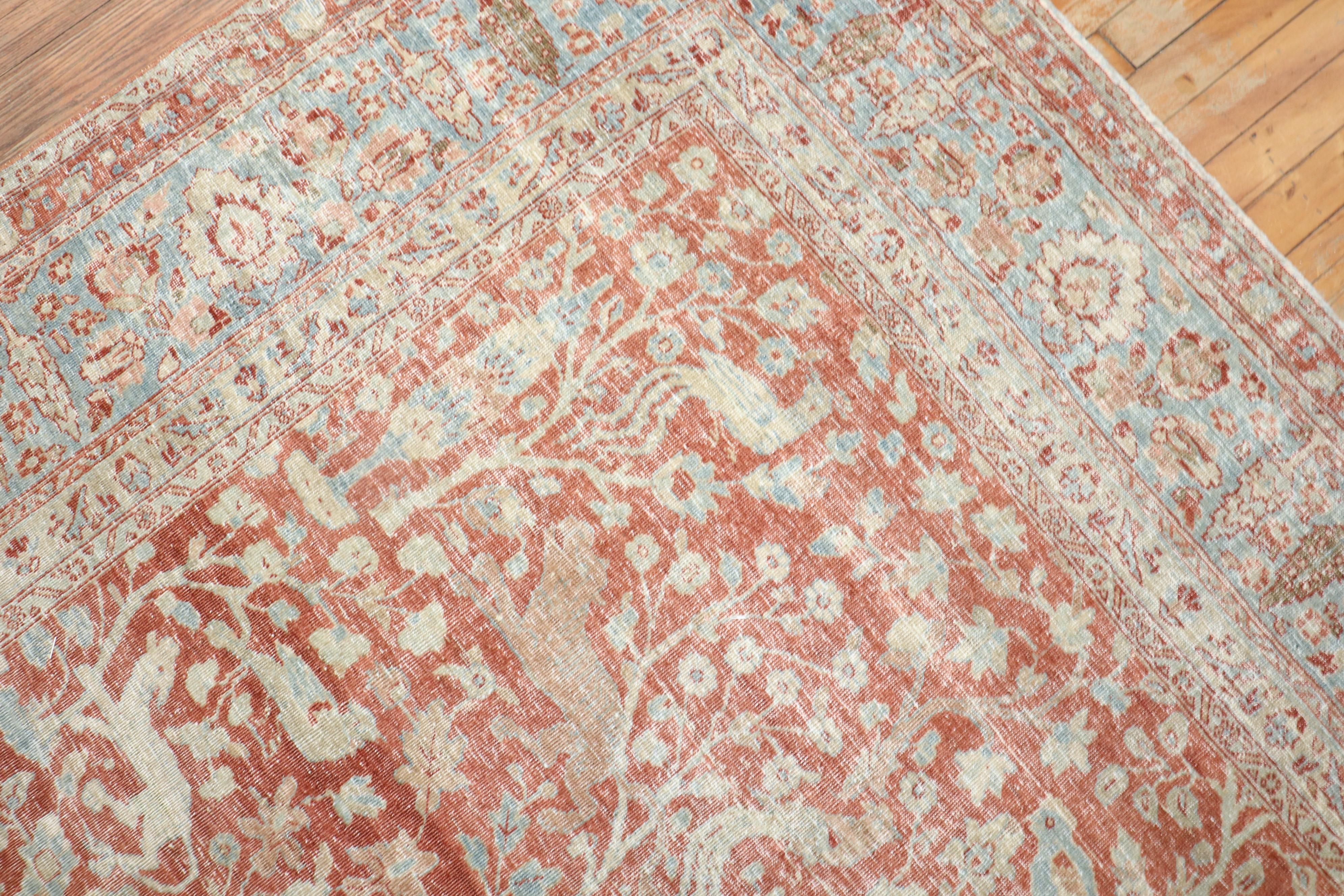 Noué à la main Tapis persan ancien de la collection Zabihi représentant une scène d'animaux de Tabriz en vente