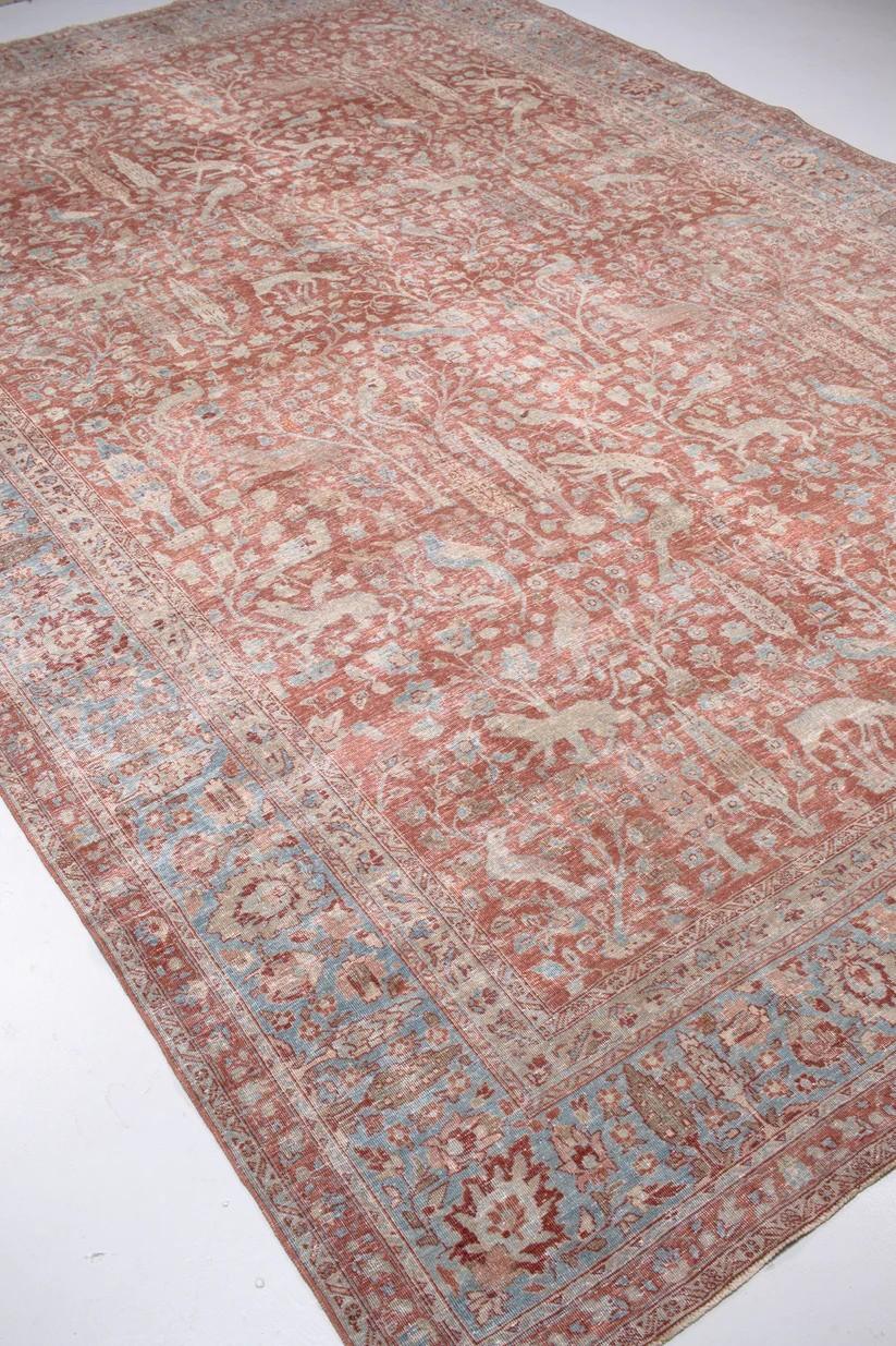 Tapis persan ancien de la collection Zabihi représentant une scène d'animaux de Tabriz en vente 2