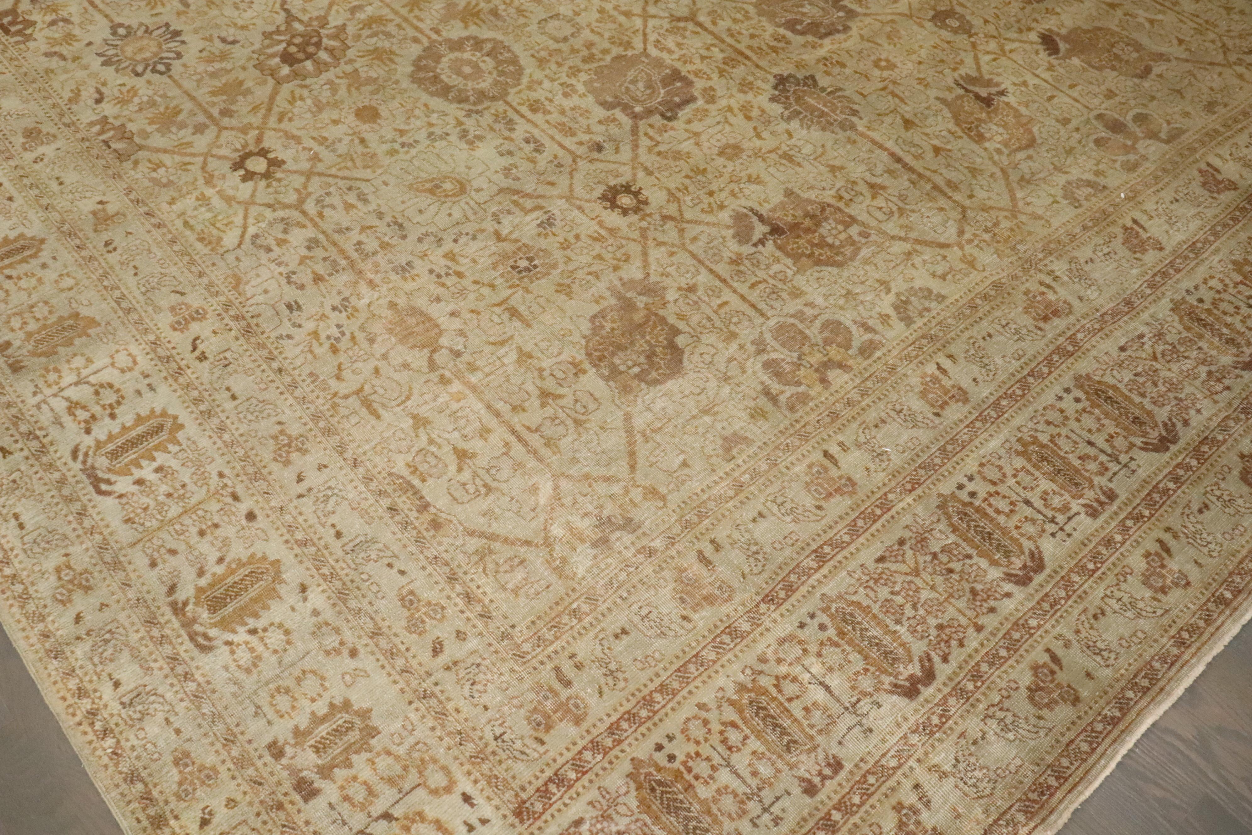 Noué à la main Tapis persan ancien de la collection Zabihi de Tabriz en vente