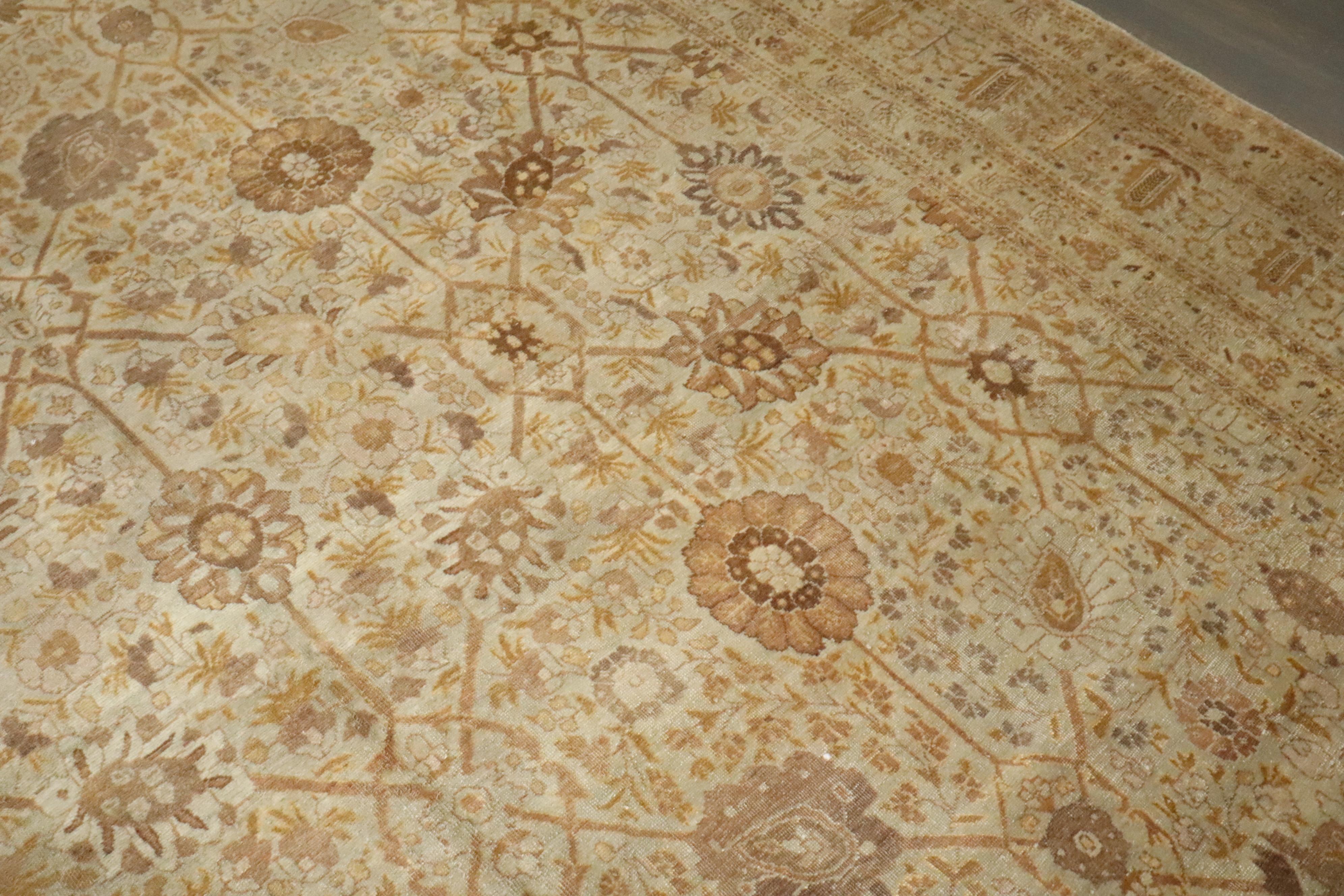 20ième siècle Tapis persan ancien de la collection Zabihi de Tabriz en vente