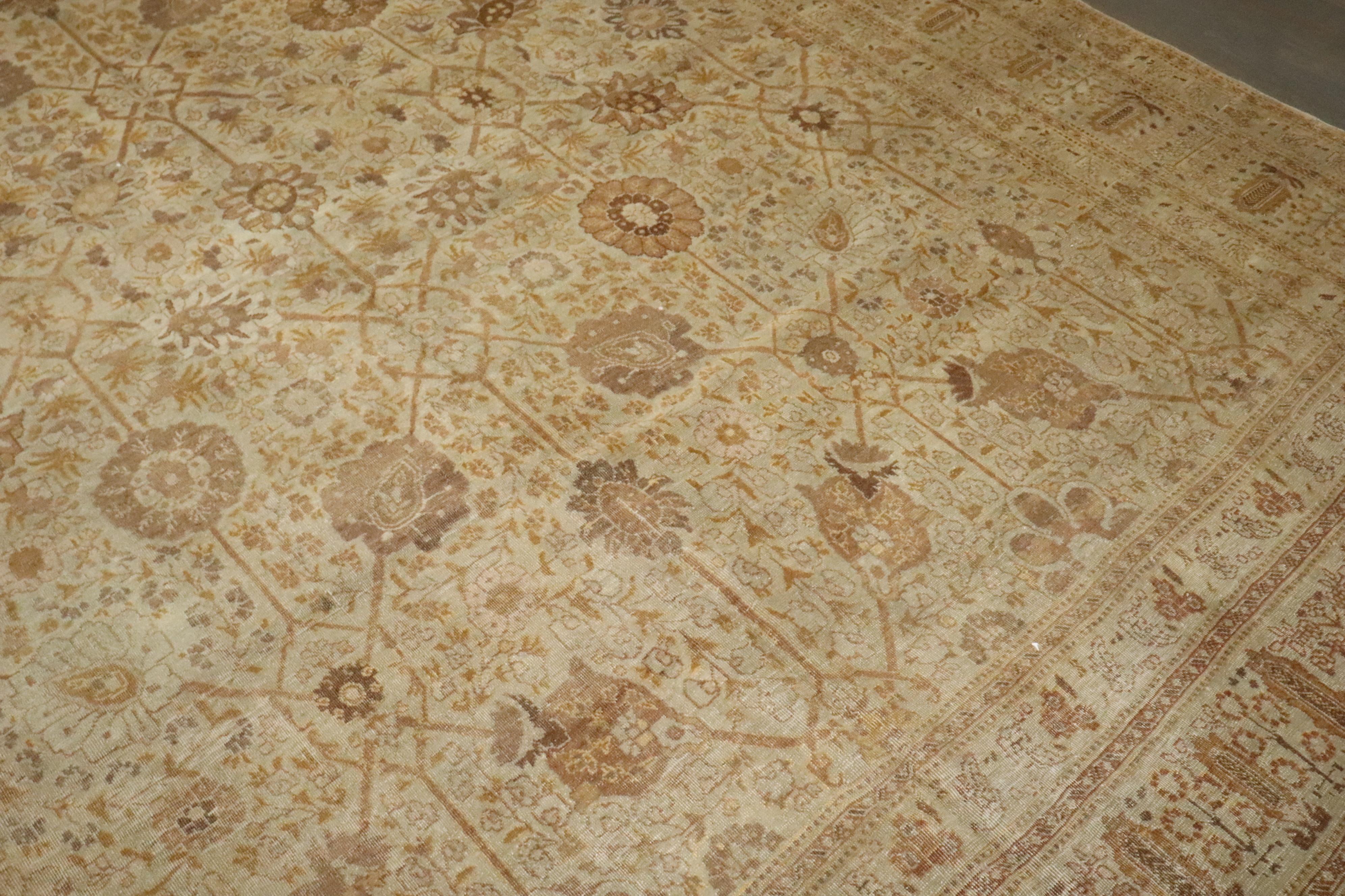 Tapis persan ancien de la collection Zabihi de Tabriz en vente 1