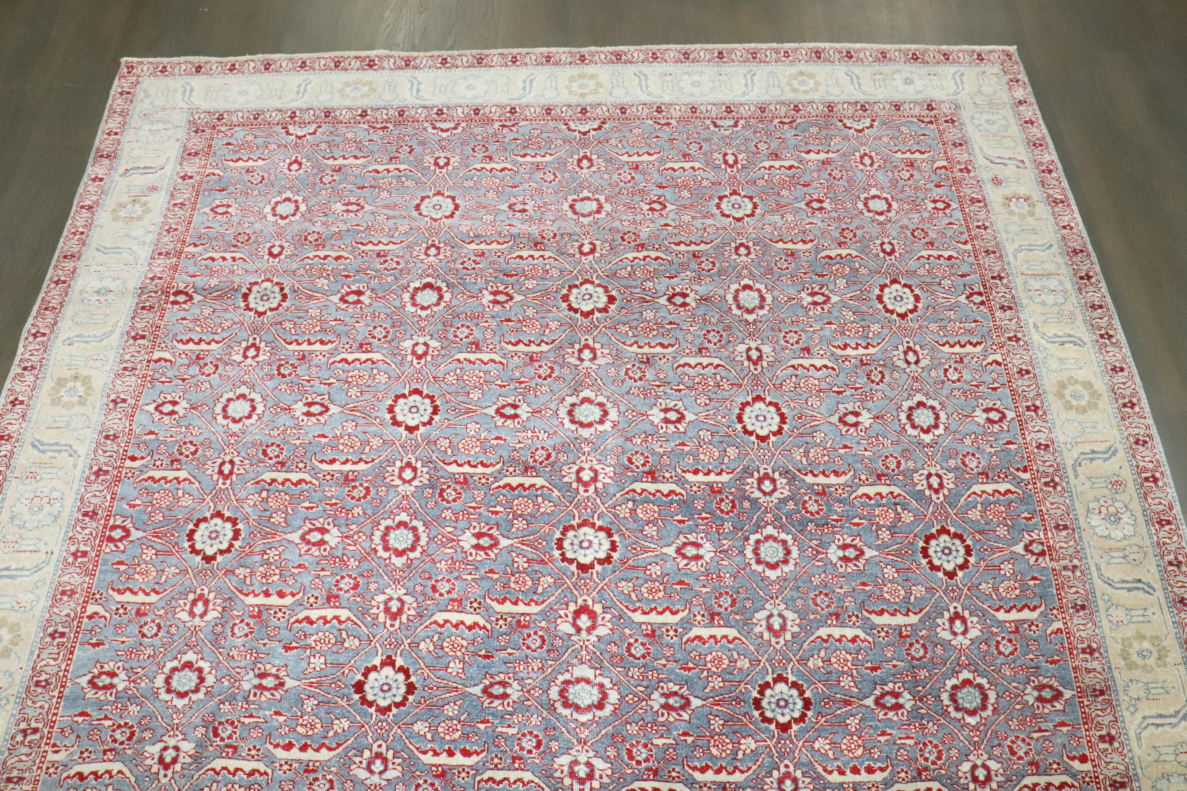 Antiker persischer Täbris-Teppich aus der Zabihi-Kollektion (Handgewebt) im Angebot