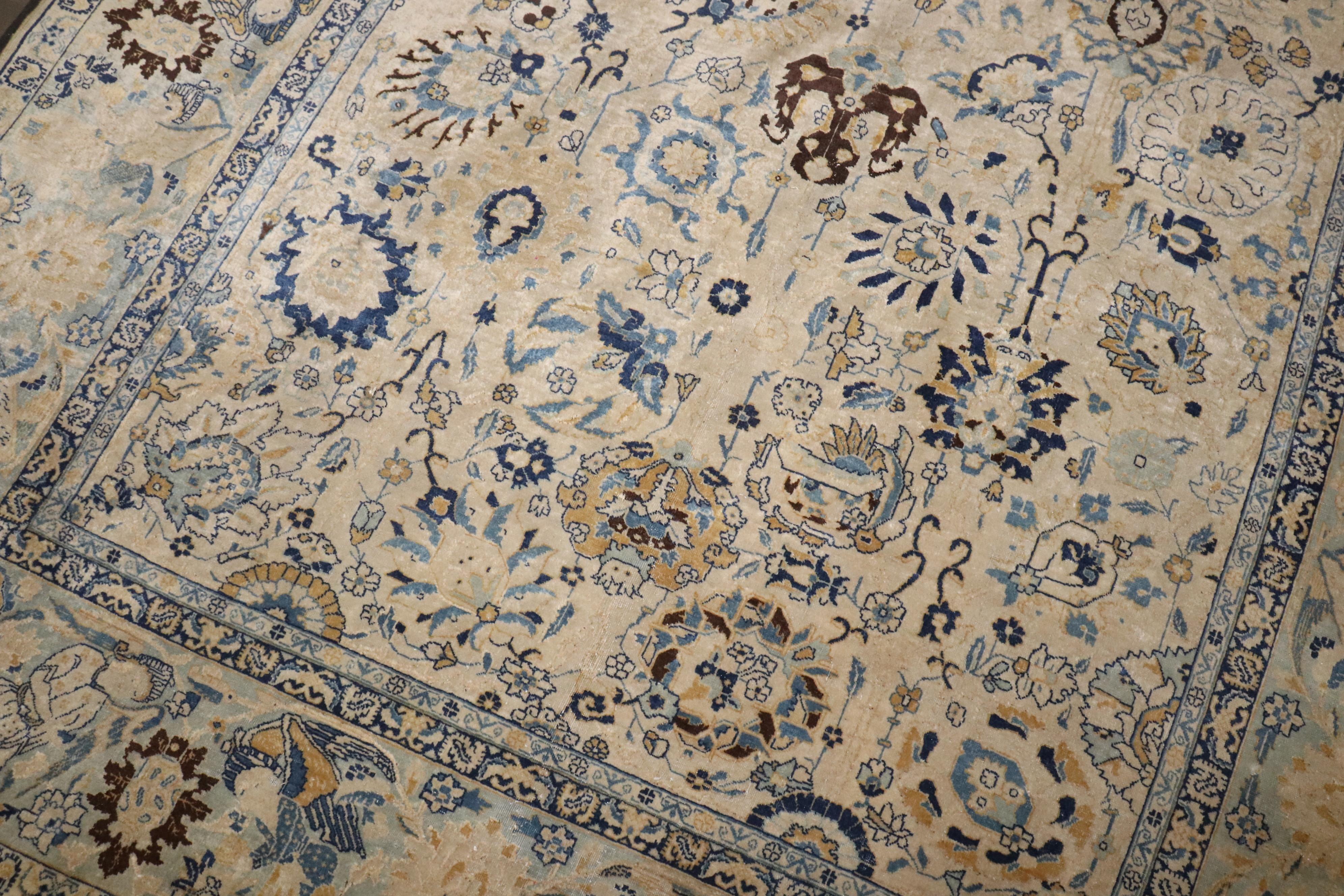 20ième siècle Collection Zabihi Antique Pictorial Tabriz Angel Border Rug (tapis à bordure d'ange) en vente