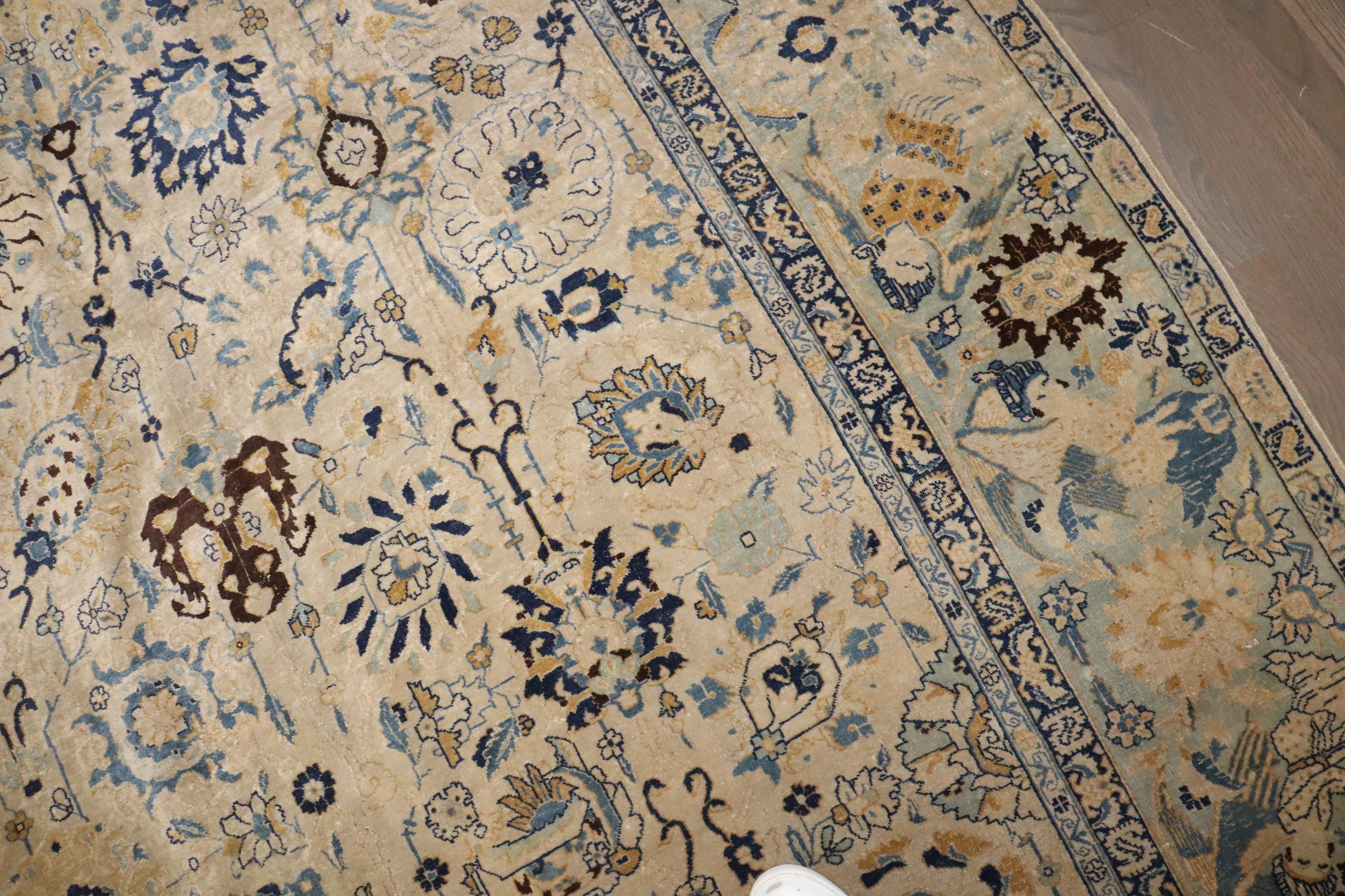 Laine Collection Zabihi Antique Pictorial Tabriz Angel Border Rug (tapis à bordure d'ange) en vente