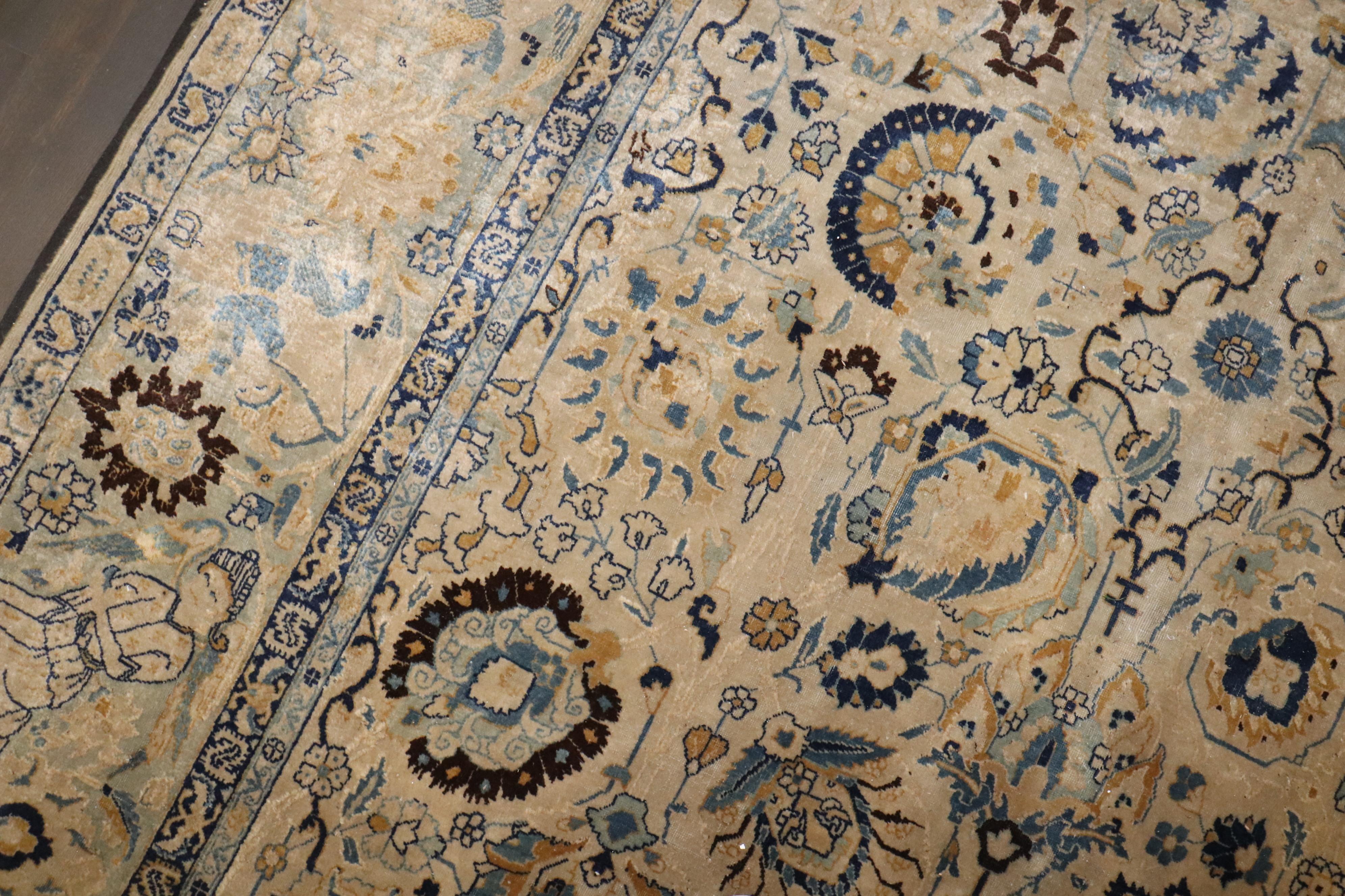 Collection Zabihi Antique Pictorial Tabriz Angel Border Rug (tapis à bordure d'ange) en vente 1