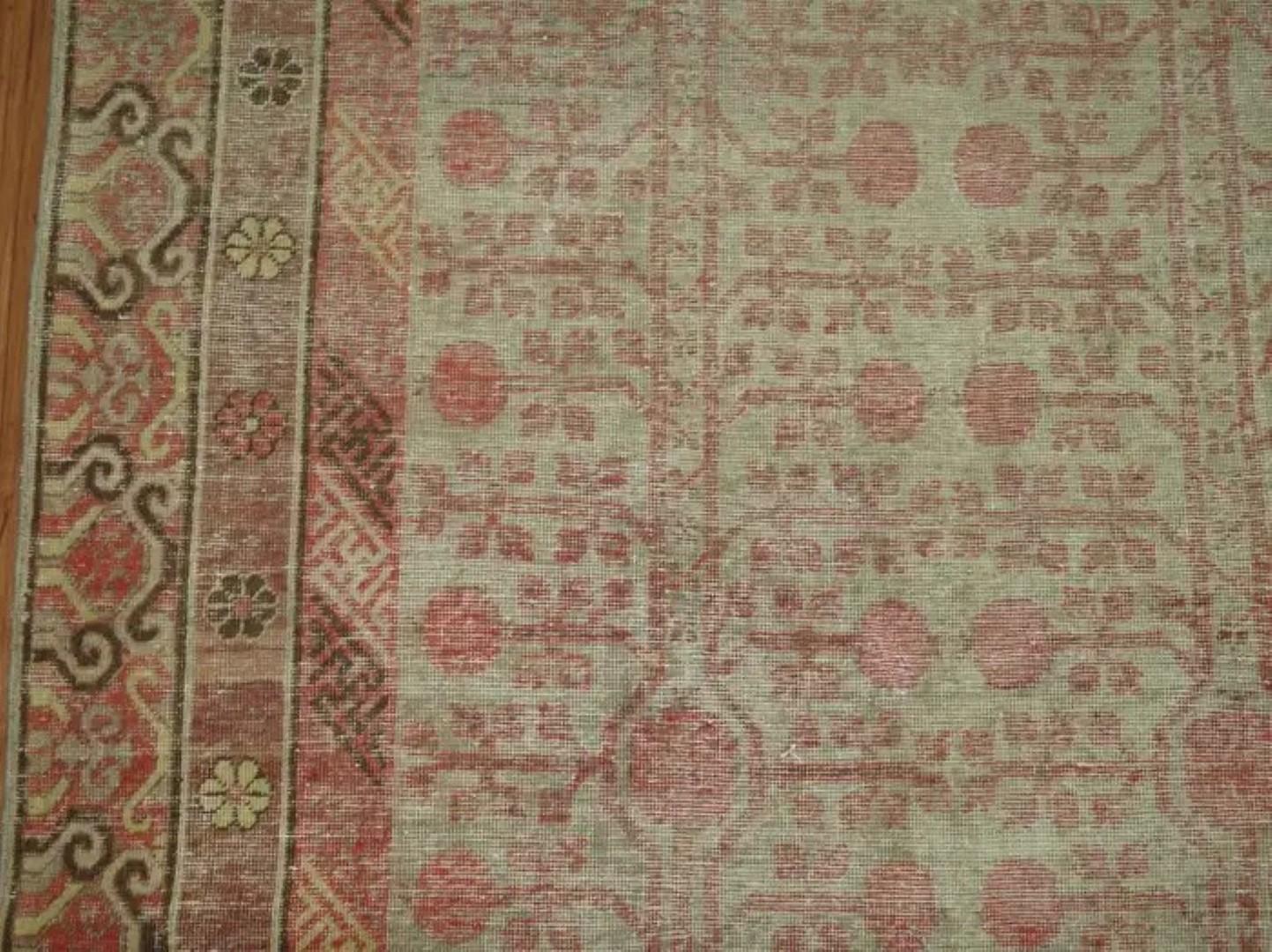 Turkestan oriental Tapis Khotan Gallery collection Zabihi antique grenade en vente