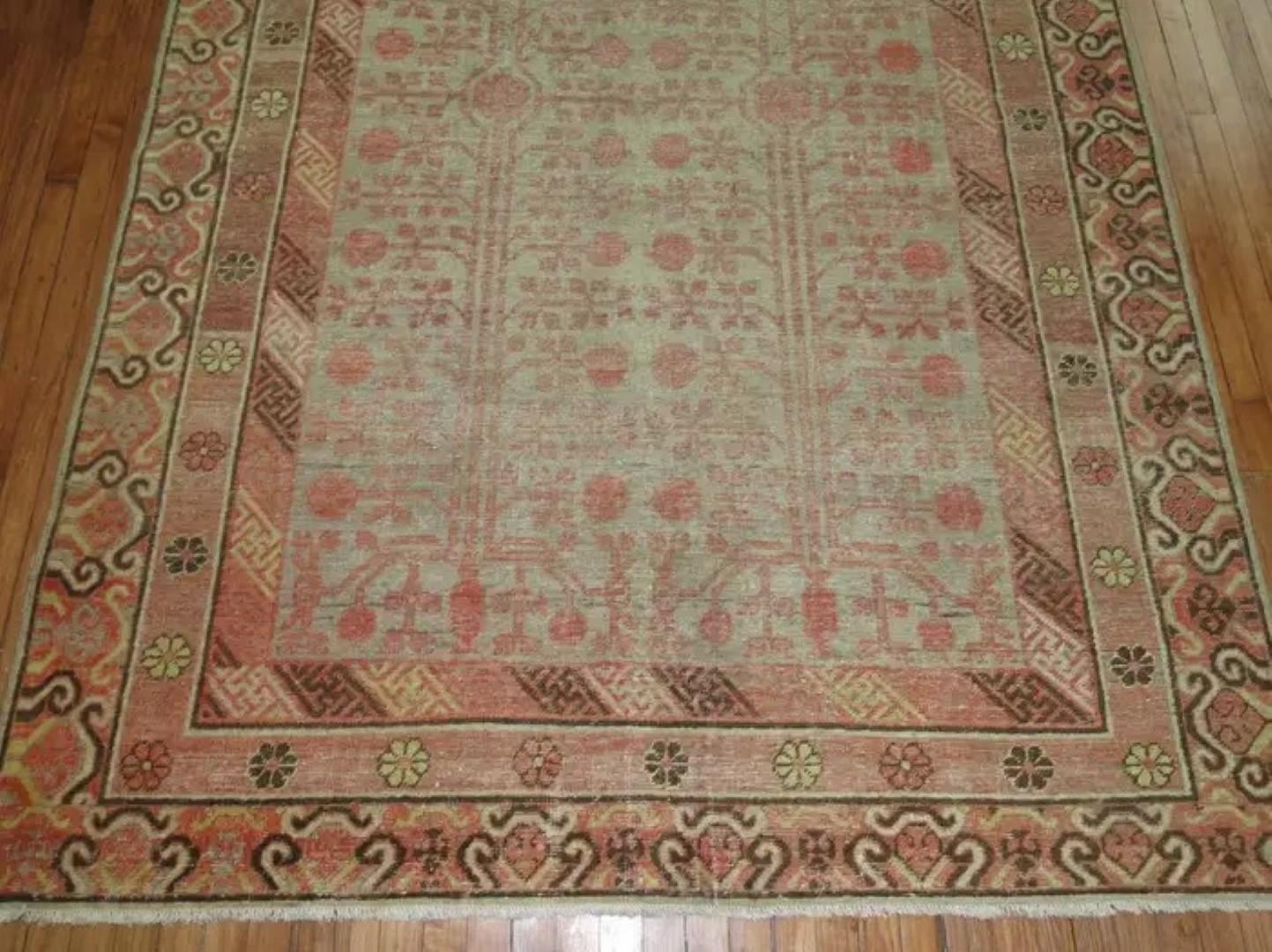 20ième siècle Tapis Khotan Gallery collection Zabihi antique grenade en vente