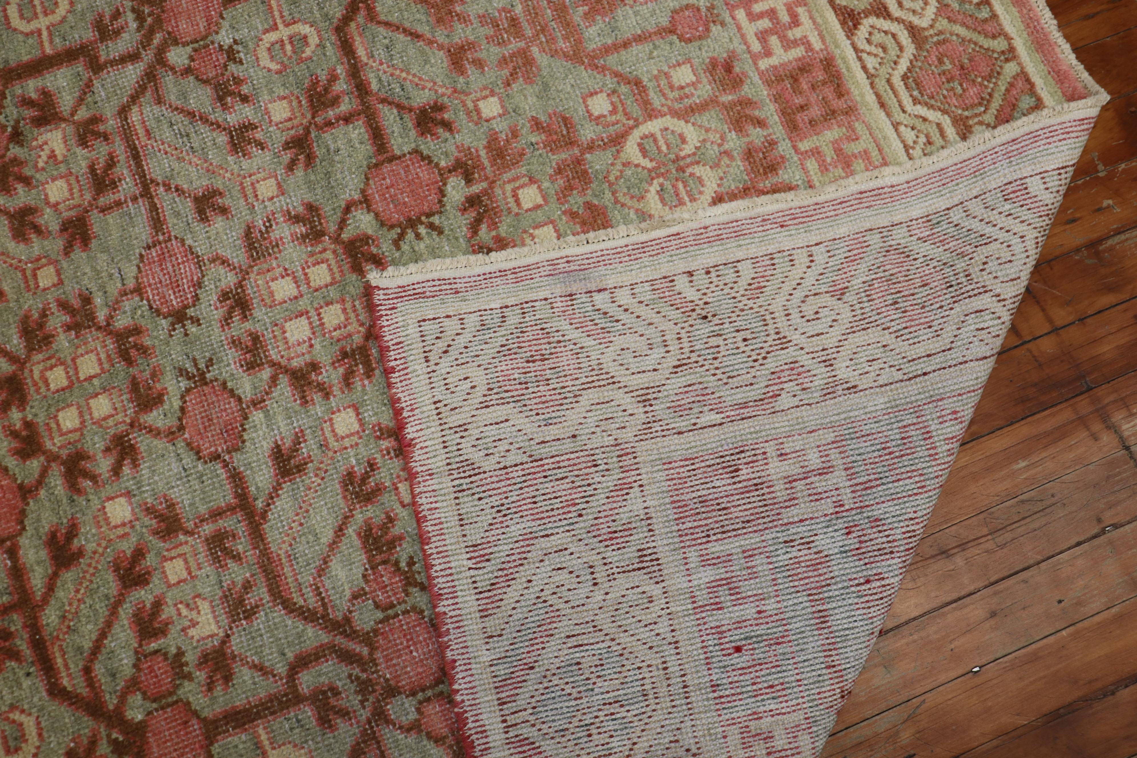Zabihi Collection Antique Pomegranate Small Khotan Gallery Rug im Zustand „Gut“ im Angebot in New York, NY