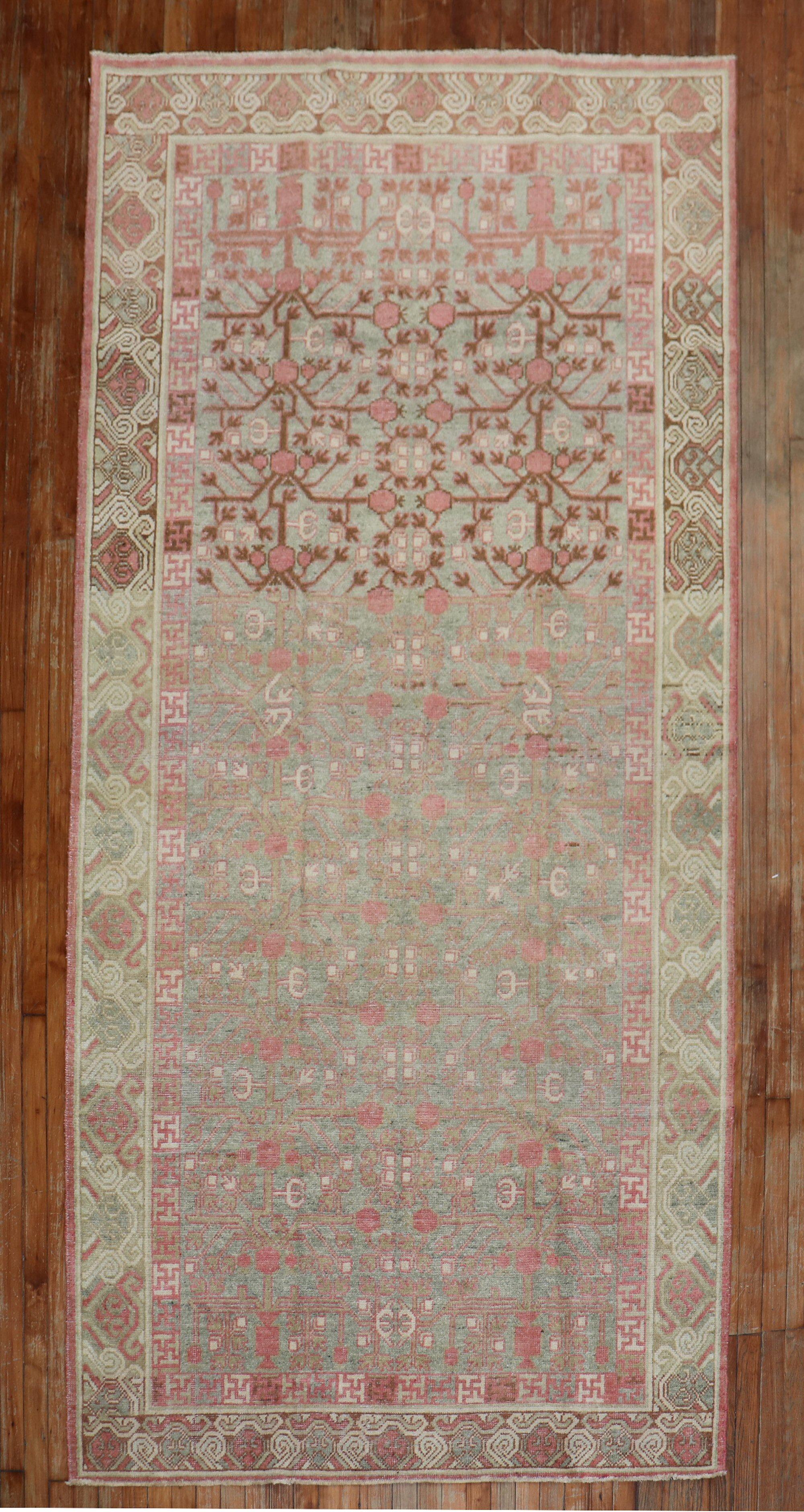 Zabihi Collection Antique Pomegranate Small Khotan Gallery Rug im Angebot 1