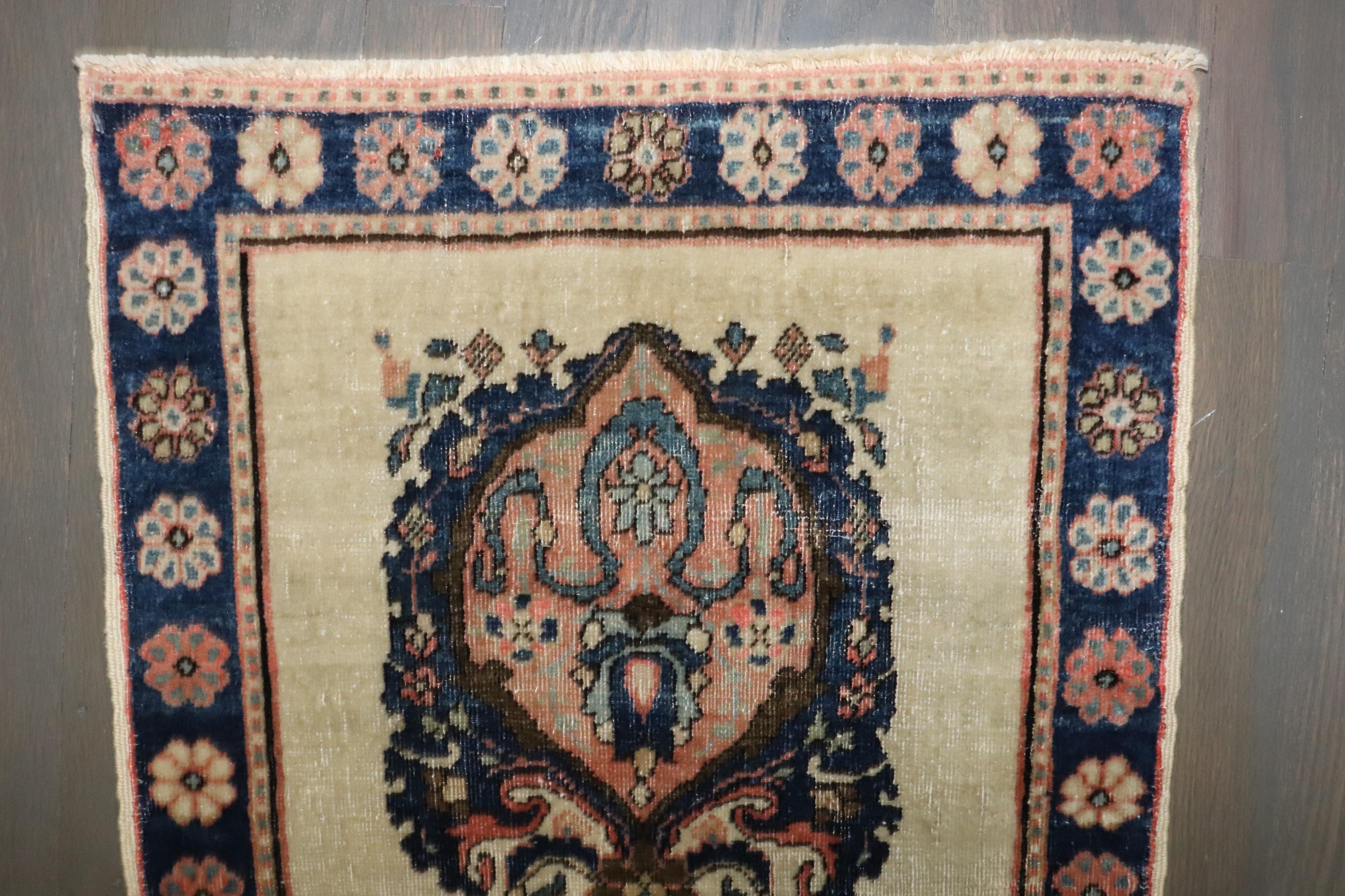 Tessuto a mano Tappeto Zabihi Collection Antique Sarouk Ferehan PoemThrow in vendita