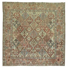 Antiker quadratischer persischer Bakhtiari-Teppich der Zabihi-Kollektion