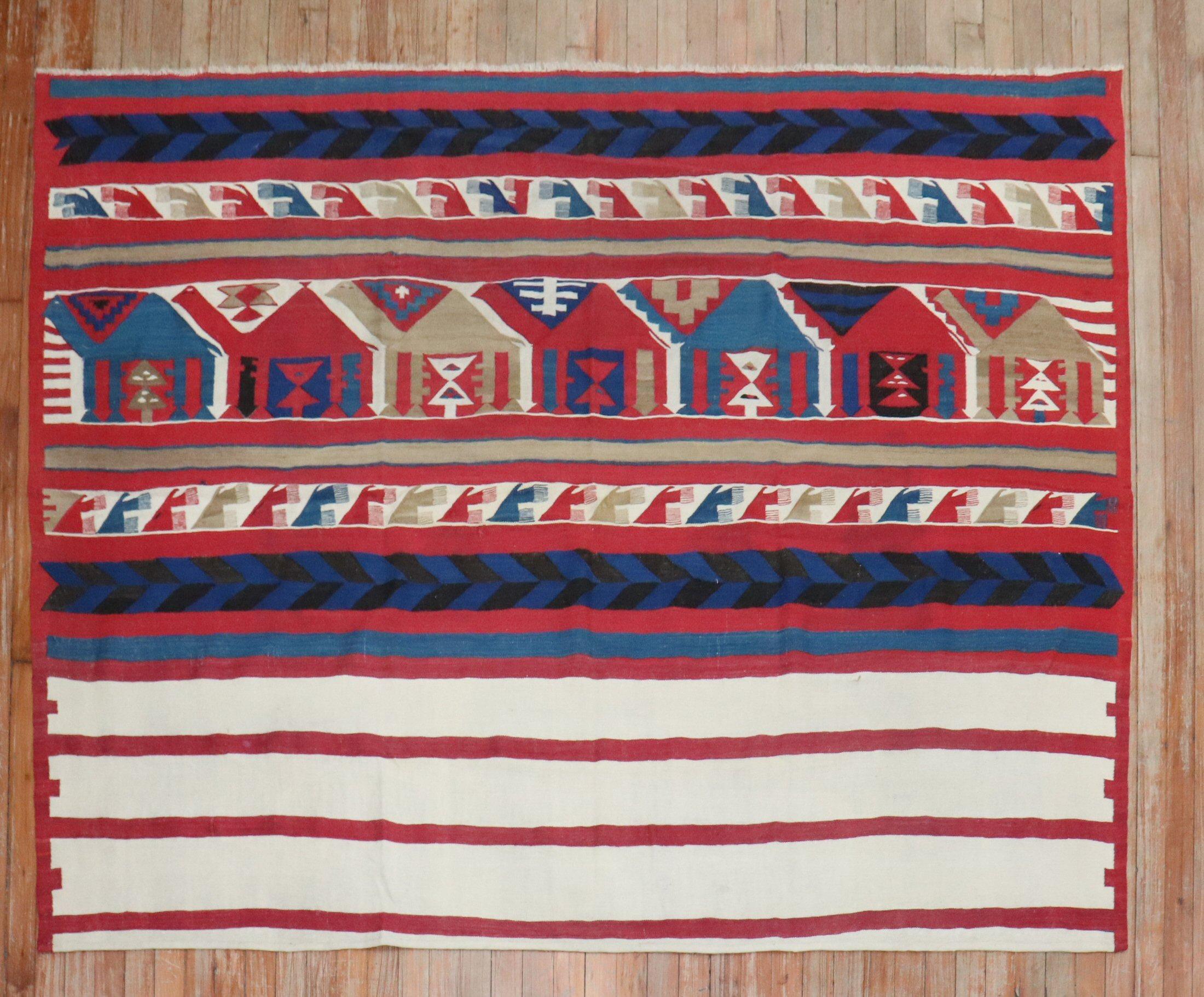 Tribal Tapis Kilim tribal persan carré antique de la collection Zabihi en vente
