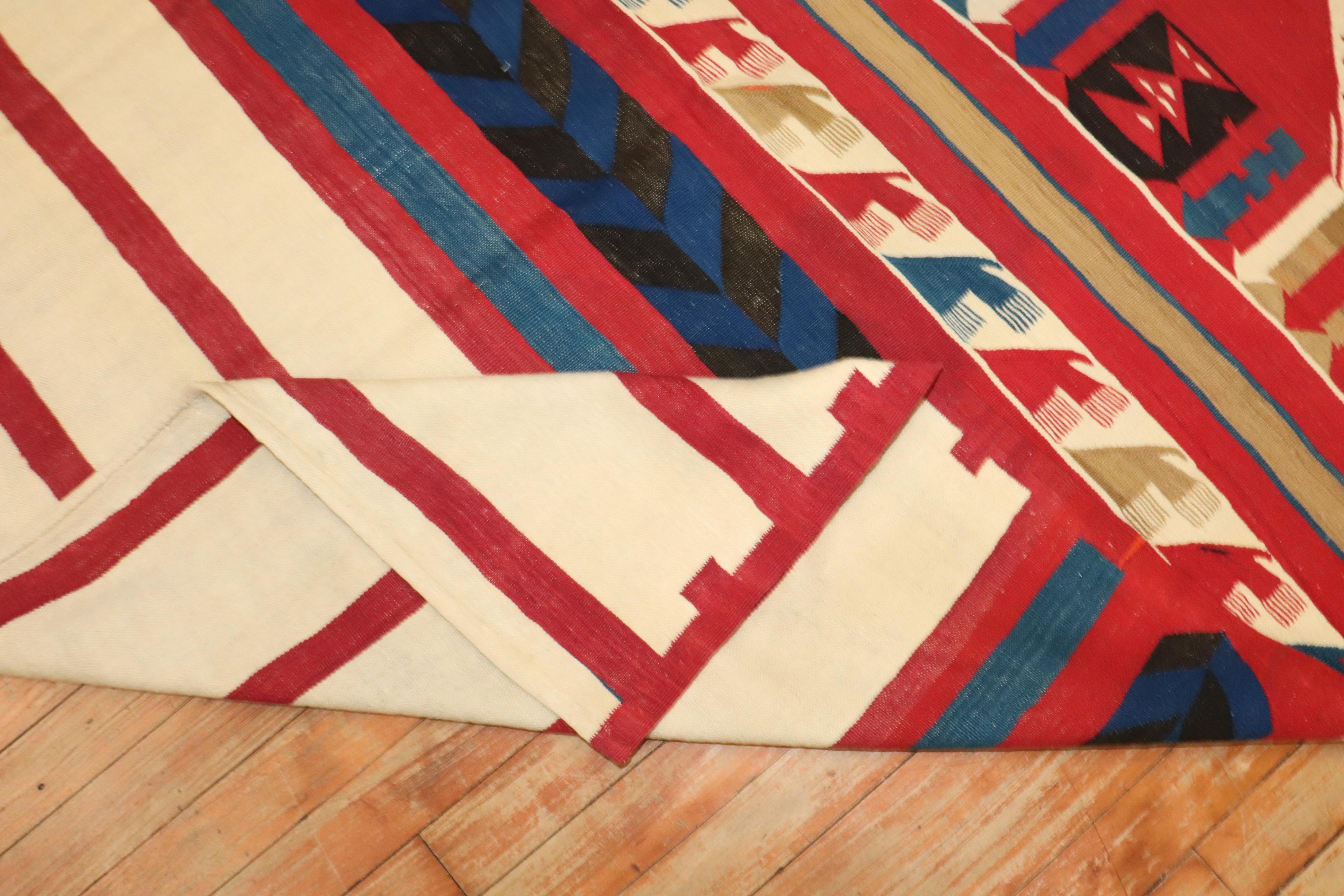 Tissé à la main Tapis Kilim tribal persan carré antique de la collection Zabihi en vente