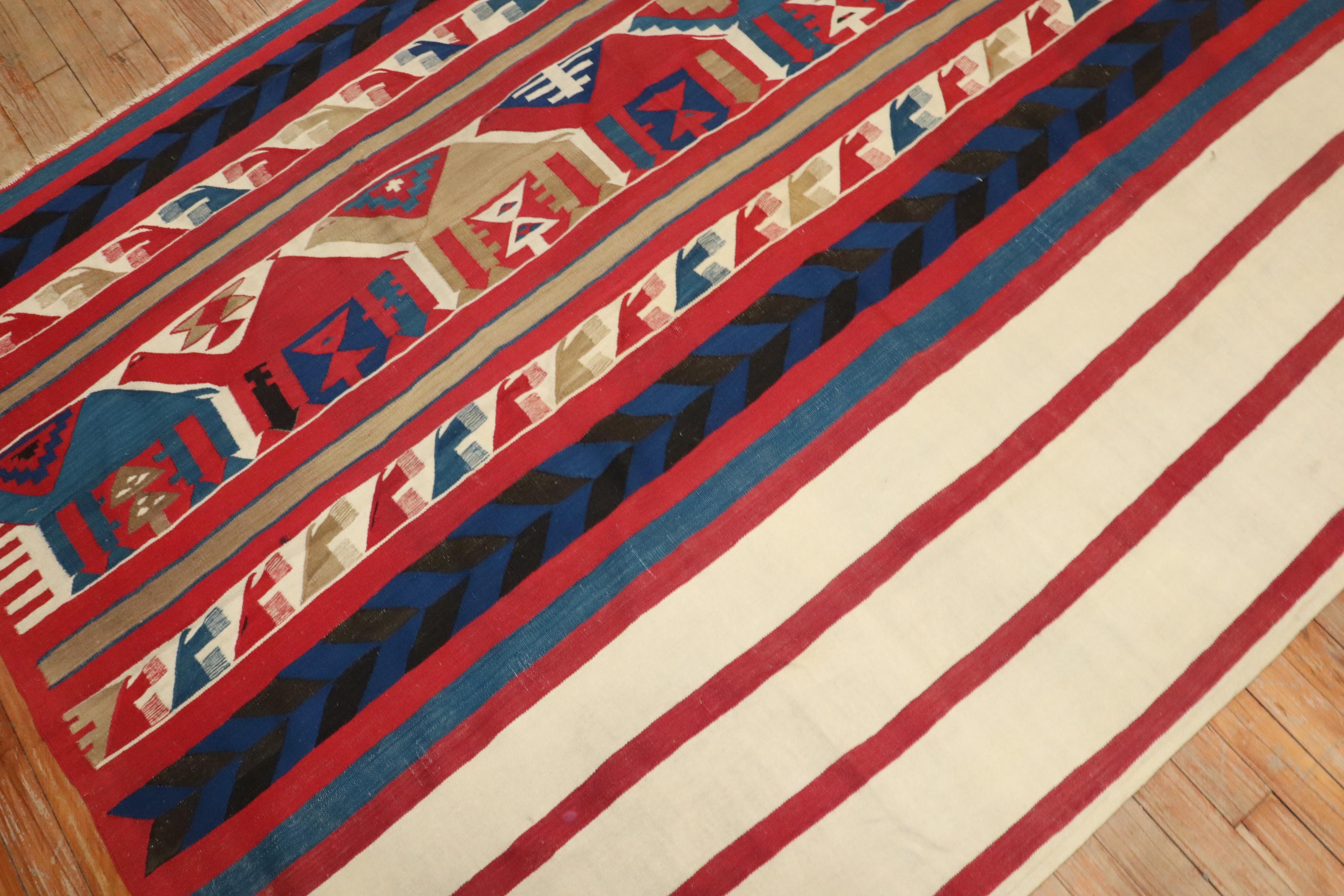 Tapis Kilim tribal persan carré antique de la collection Zabihi en vente 1