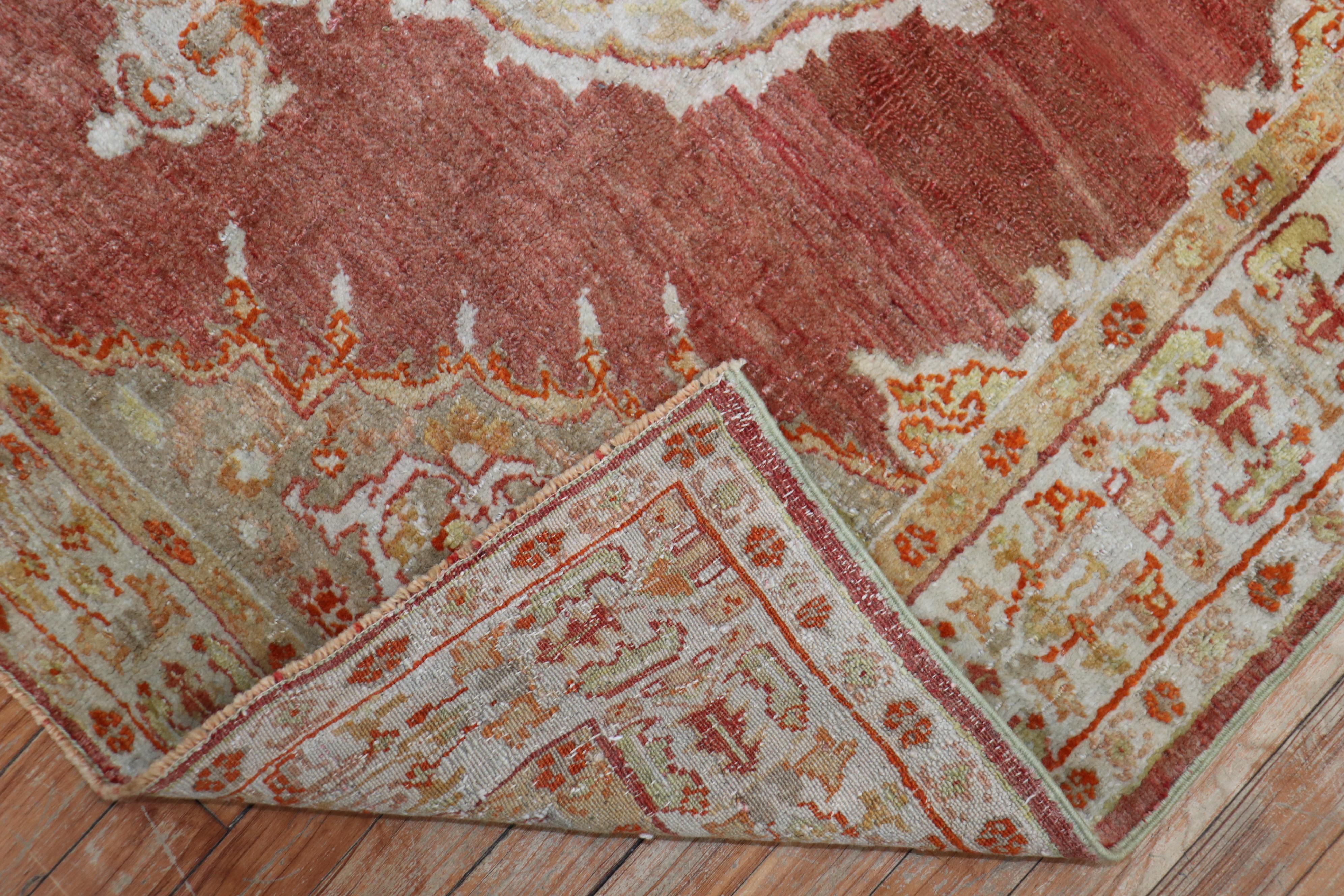 Antiker quadratischer türkischer Oushak-Teppich aus der Zabihi-Kollektion (Türkisch) im Angebot