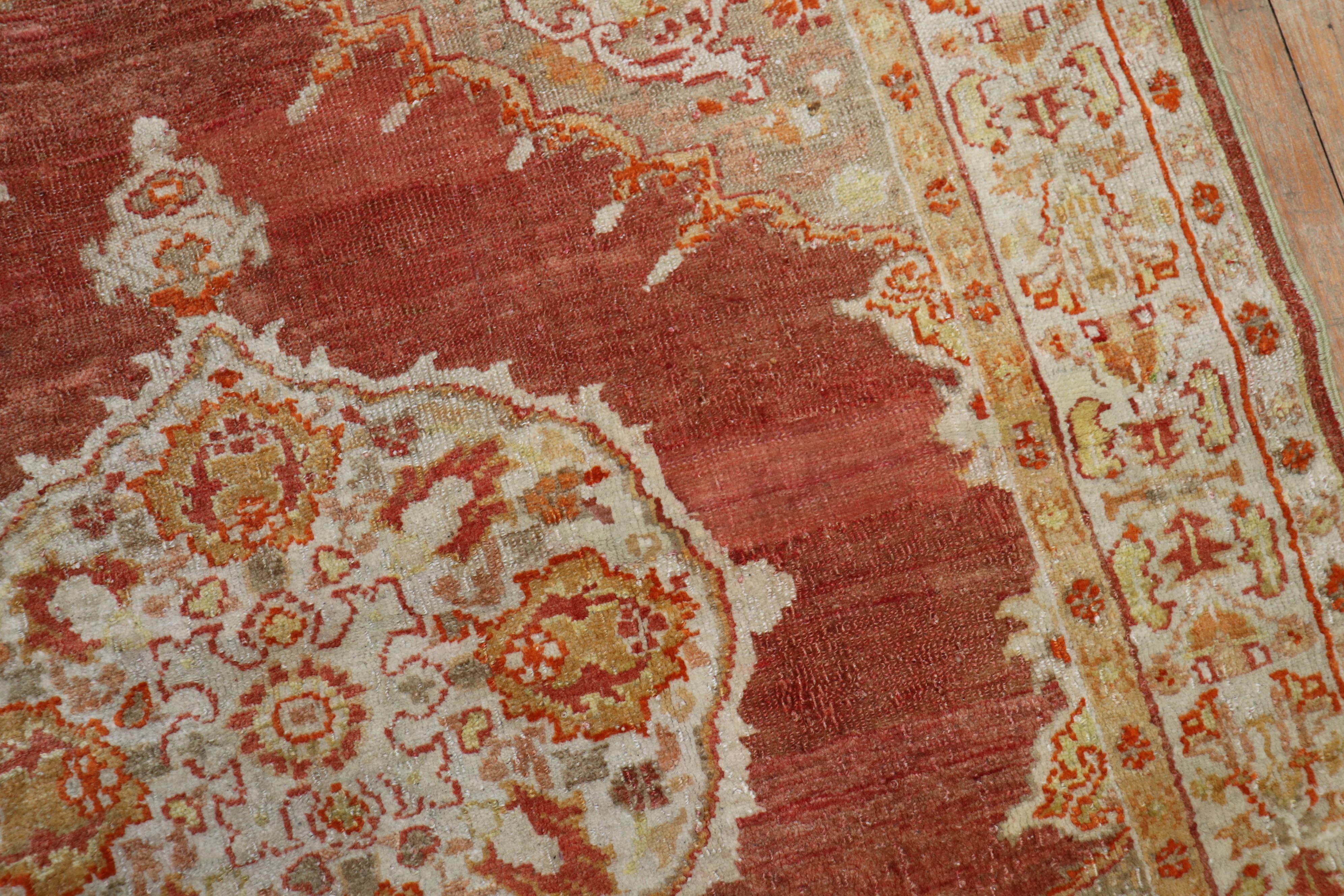 Antiker quadratischer türkischer Oushak-Teppich aus der Zabihi-Kollektion (Handgewebt) im Angebot