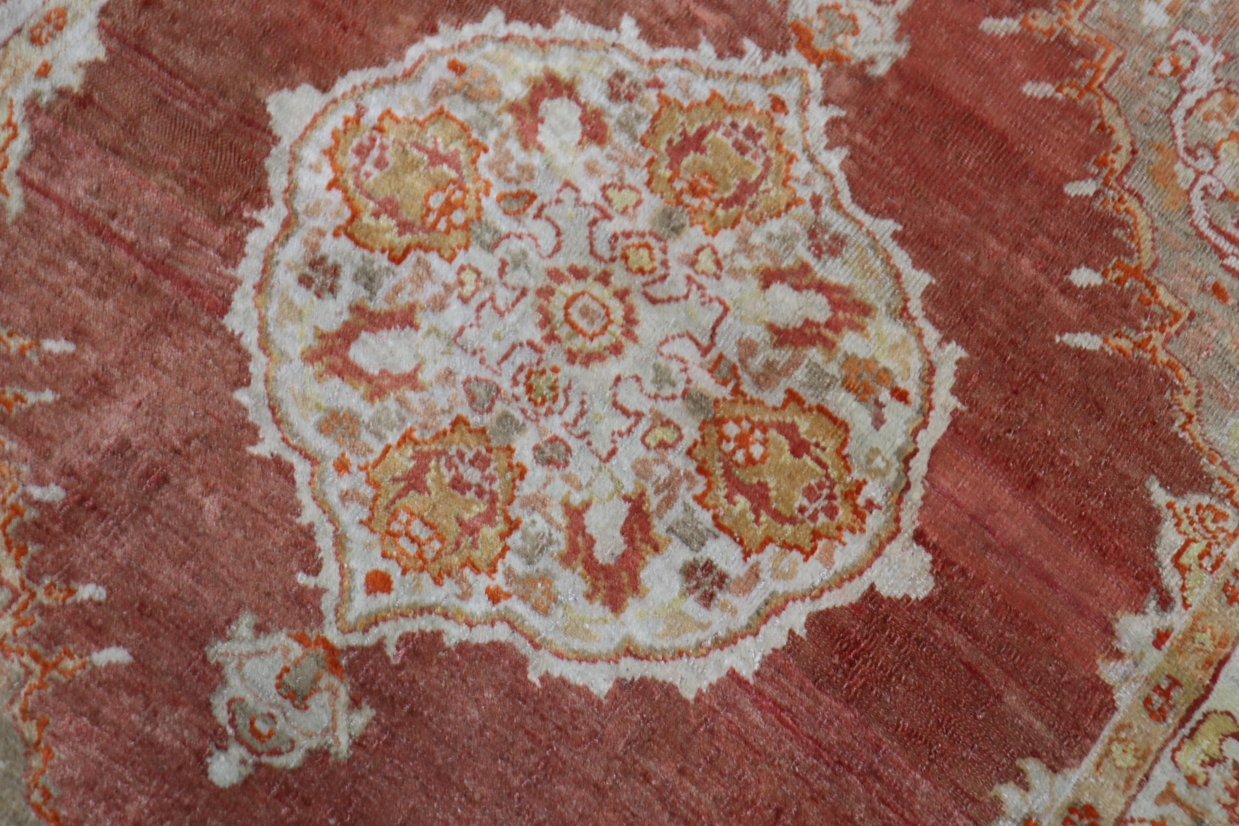 Antiker quadratischer türkischer Oushak-Teppich aus der Zabihi-Kollektion im Angebot 1