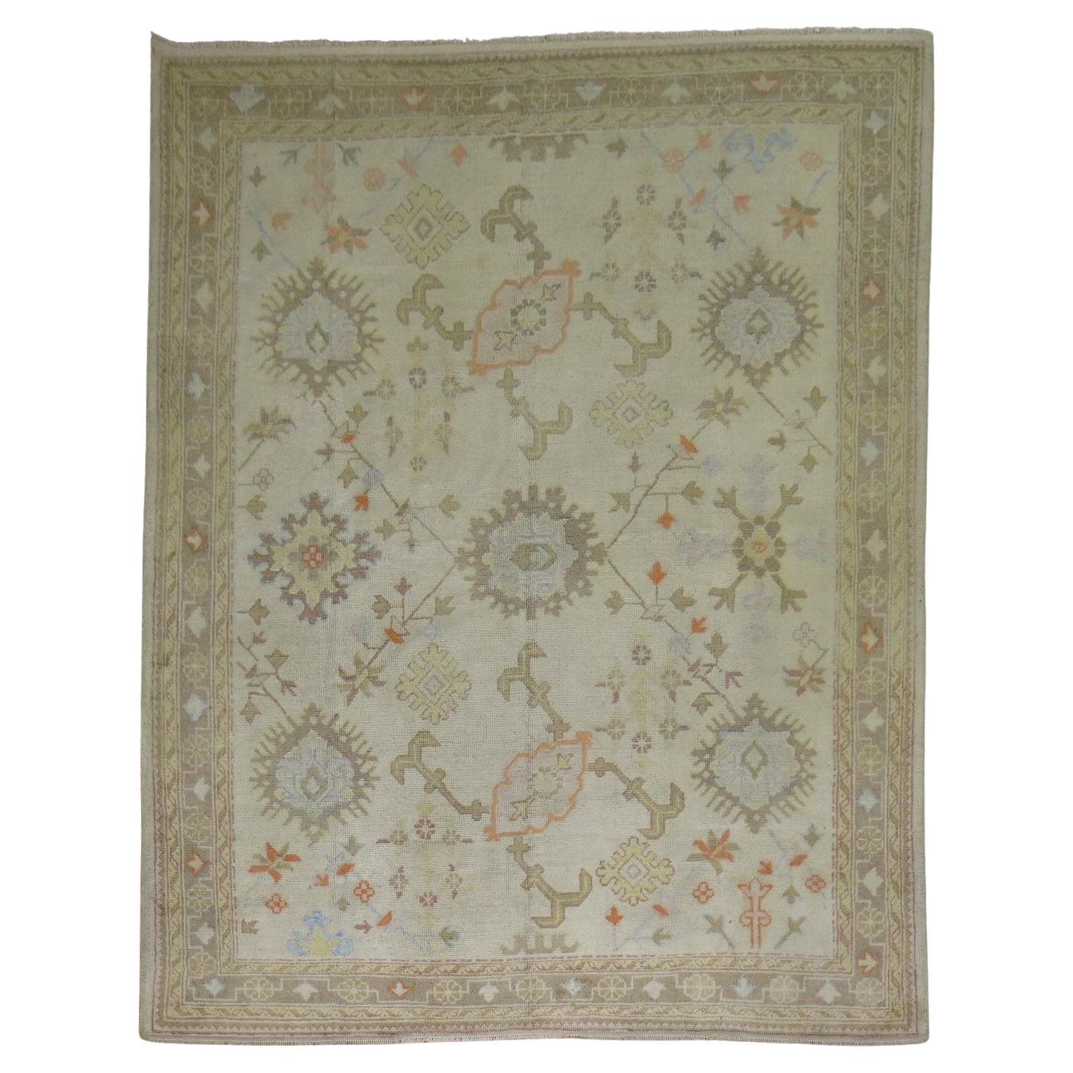 Tappeto Oushak turco quadrato antico della Collection'S in vendita