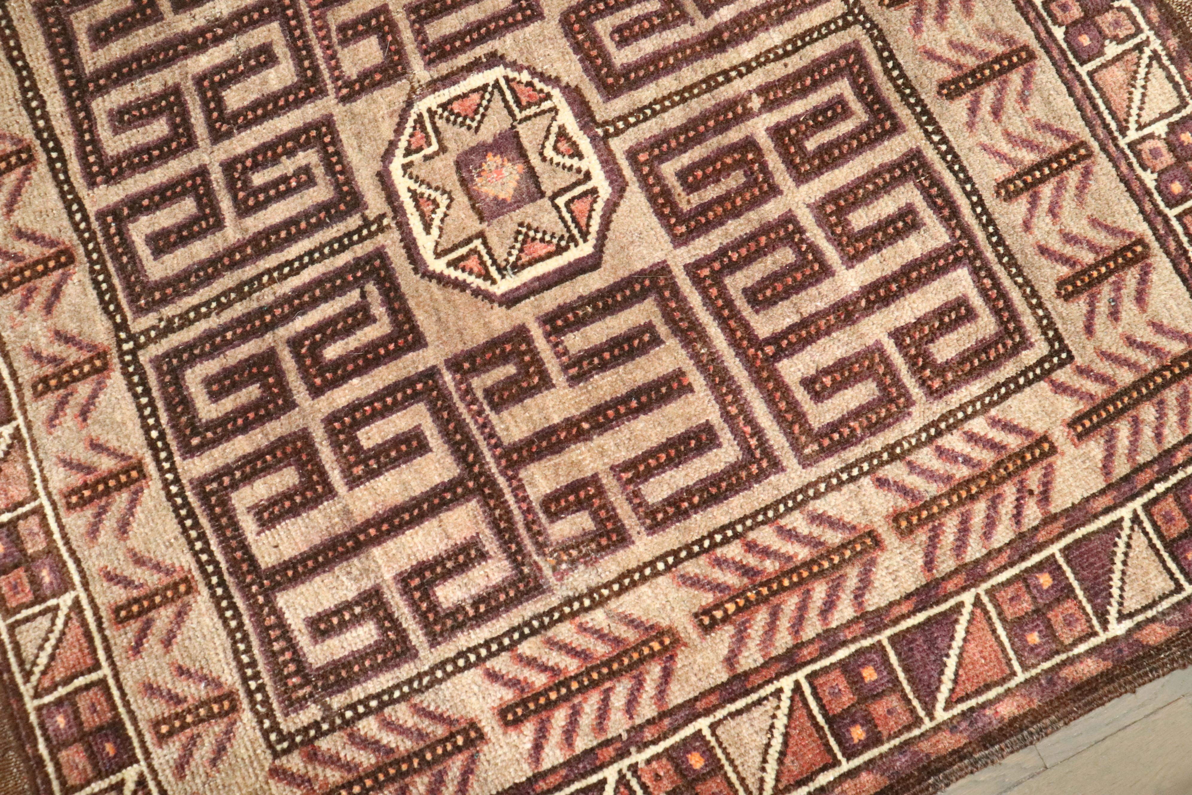 Zabihi Collection Antique Tribal Balouch Small Square Teppich (20. Jahrhundert) im Angebot