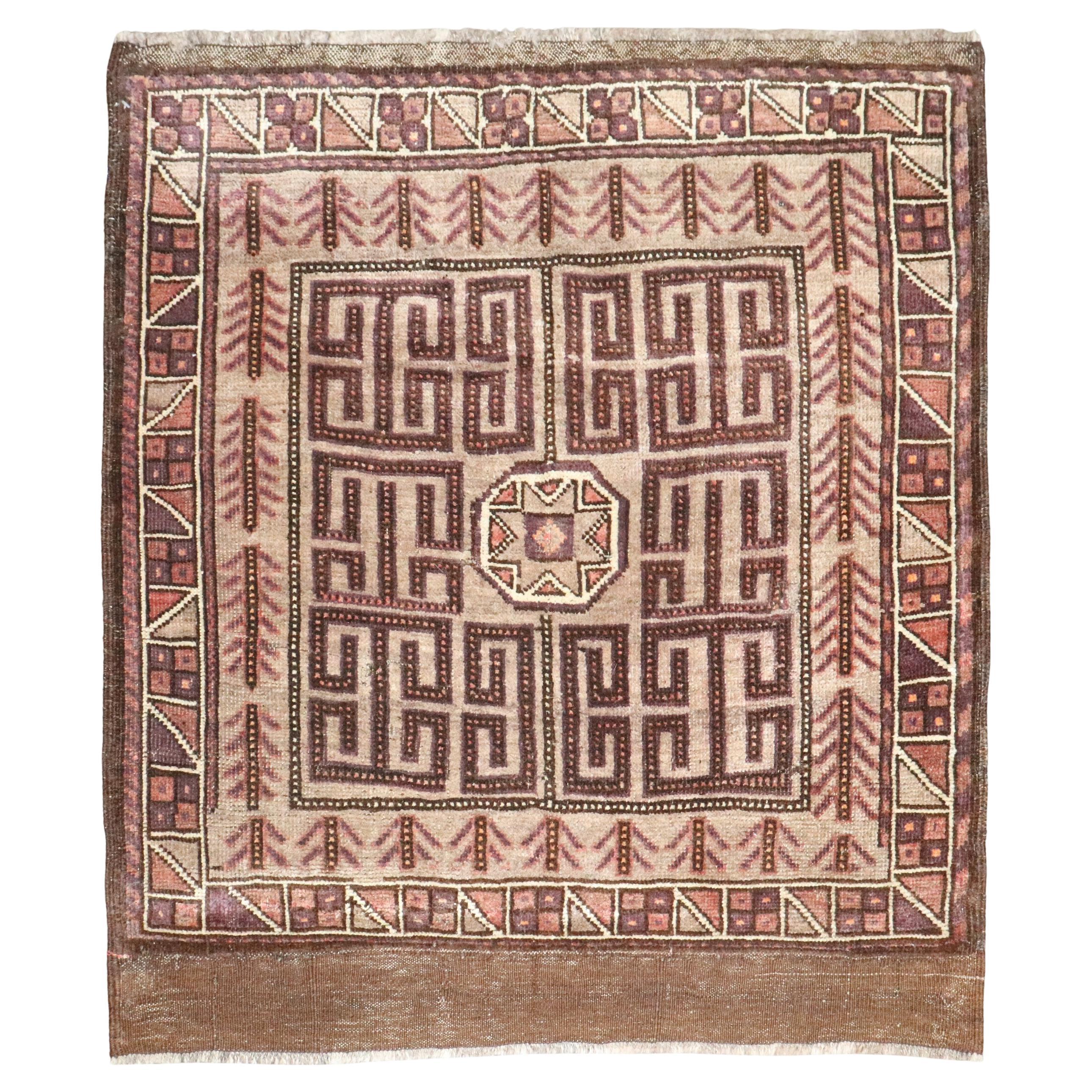 Zabihi Collection Antique Tribal Balouch Small Square Teppich im Angebot