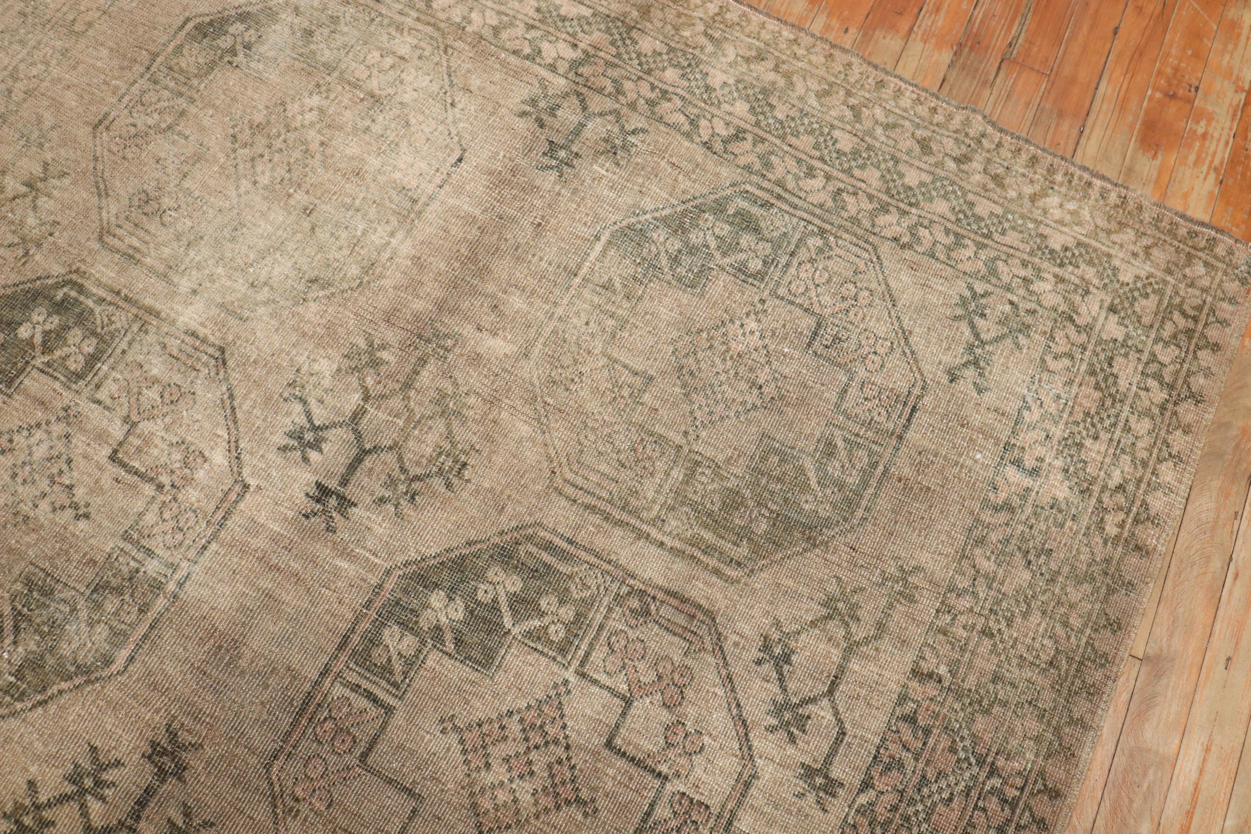 Zabihi Collection Antiker quadratischer Ersari-Teppich im Stammesstil im Zustand „Gut“ im Angebot in New York, NY