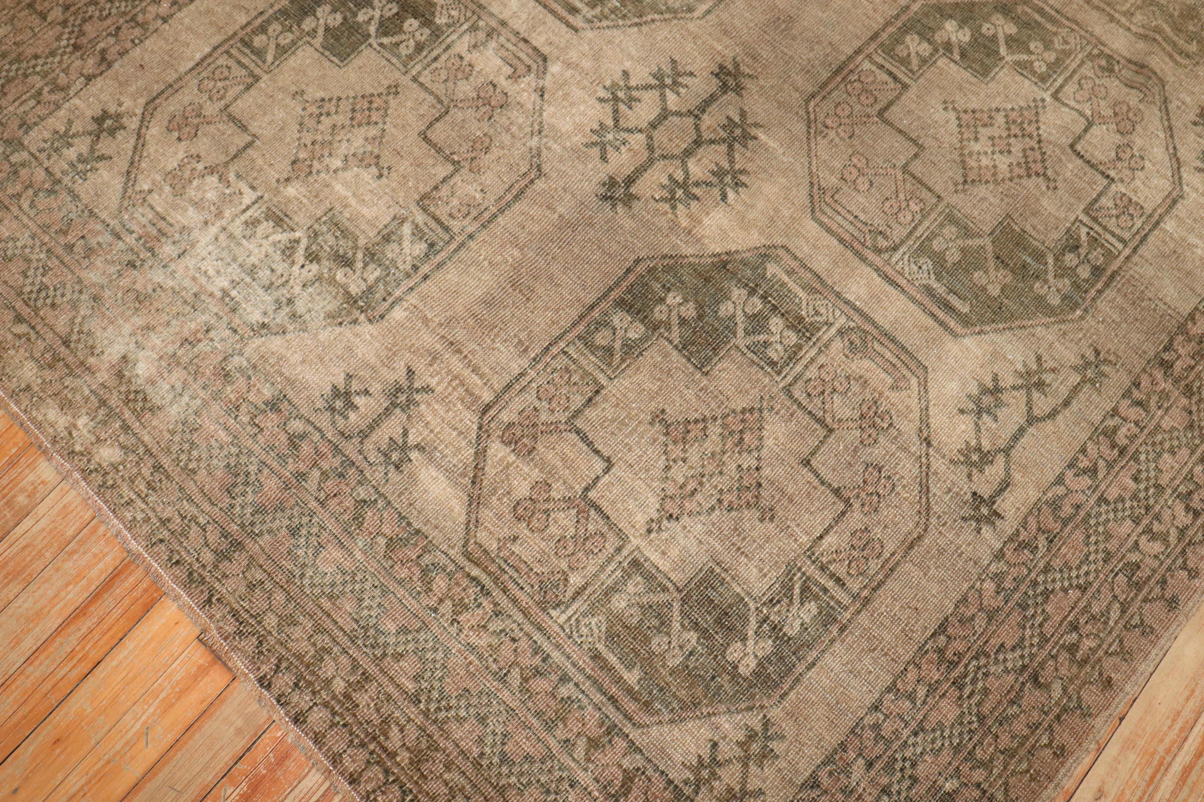 Zabihi Collection Antiker quadratischer Ersari-Teppich im Stammesstil (20. Jahrhundert) im Angebot