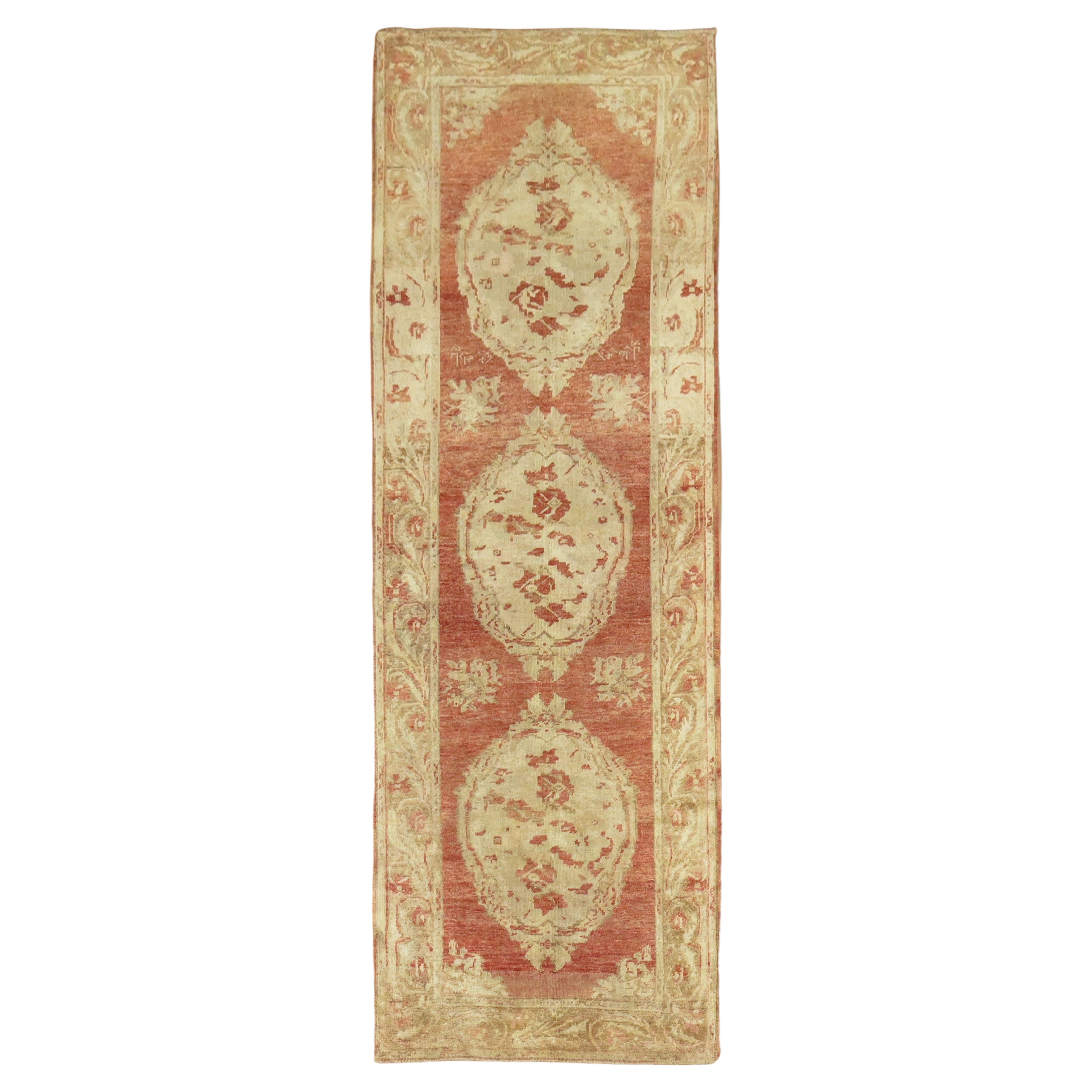 Tapis de couloir à fleurs turc ancien de la collection Zabihi