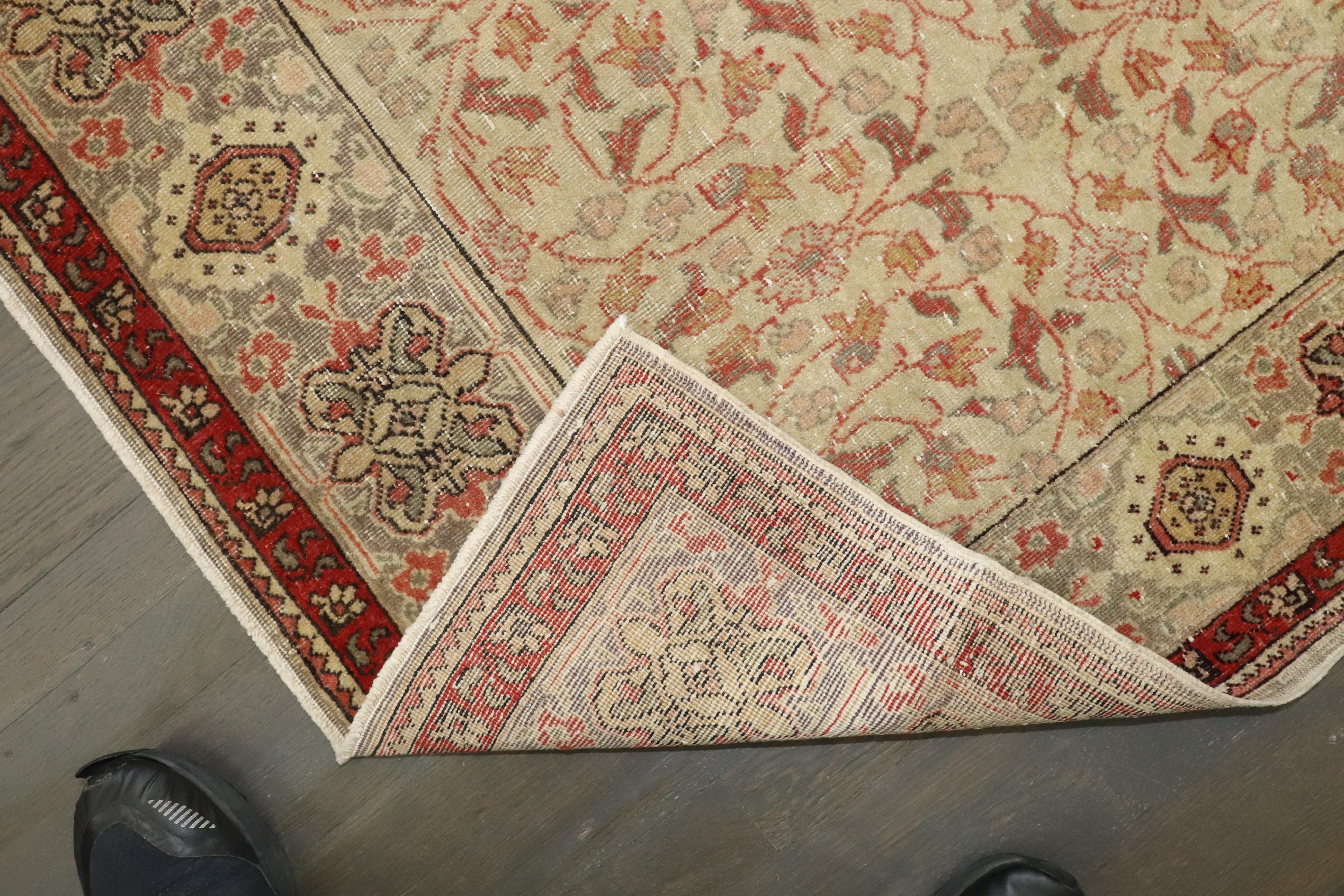 An Early 20th-century worn Turkish Herekeh Rug

4'2'' x 5'10''