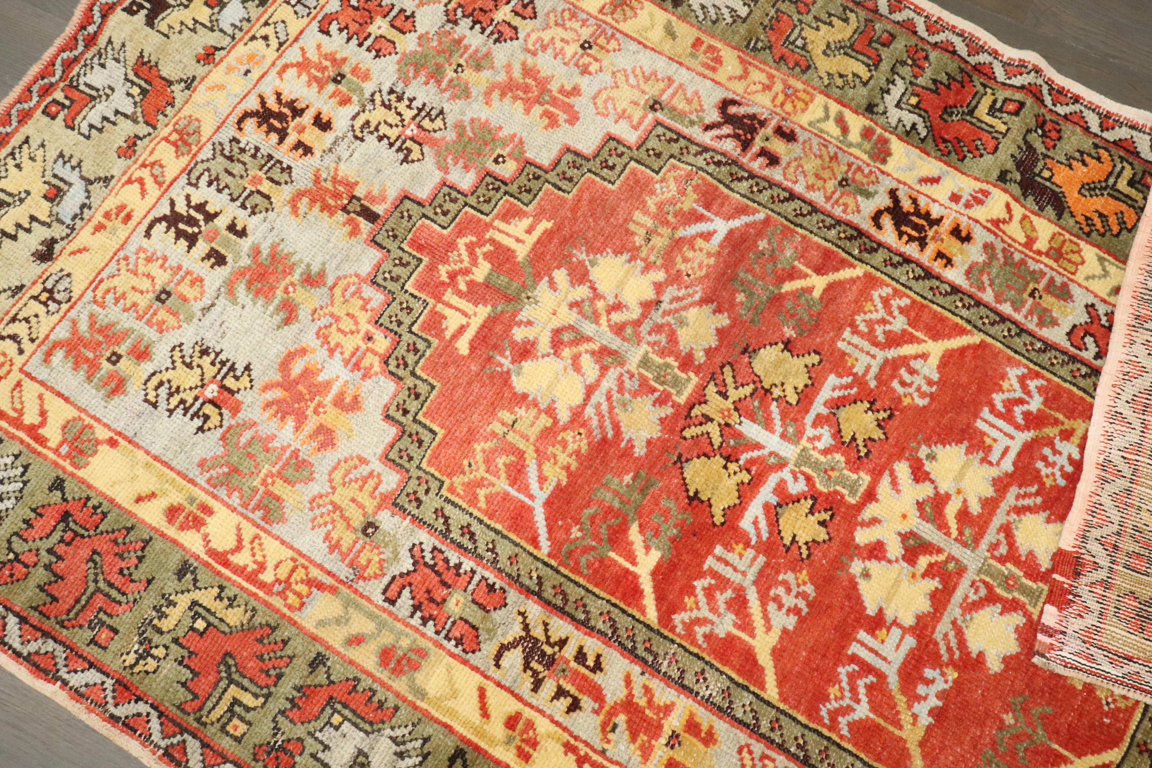 Tappeto Zabihi Collection'S antico tappeto turco Melas In condizioni buone in vendita a New York, NY