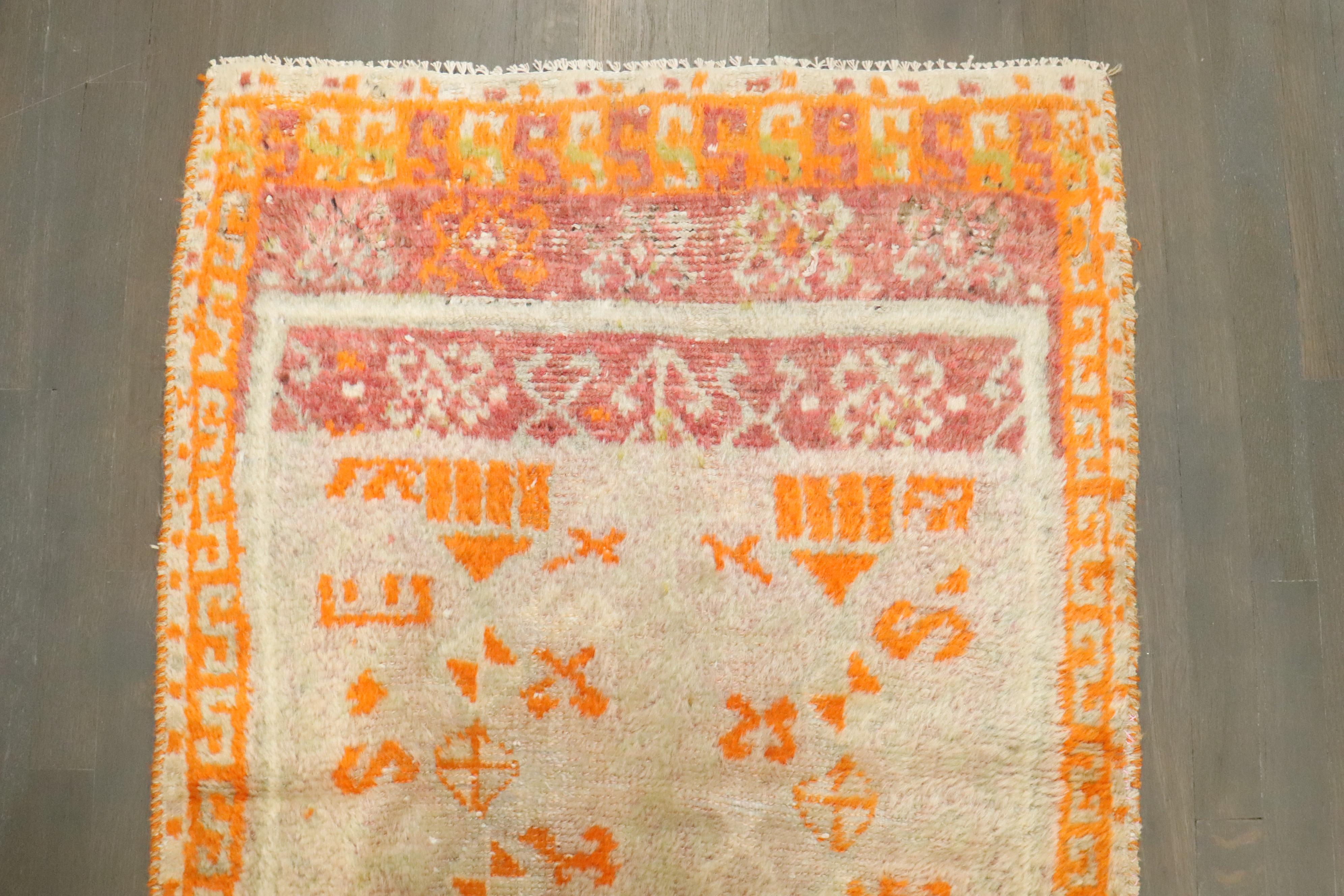 Tessuto a mano Zabihi Collection'S Tappeto antico turco Oushak piccolo in vendita