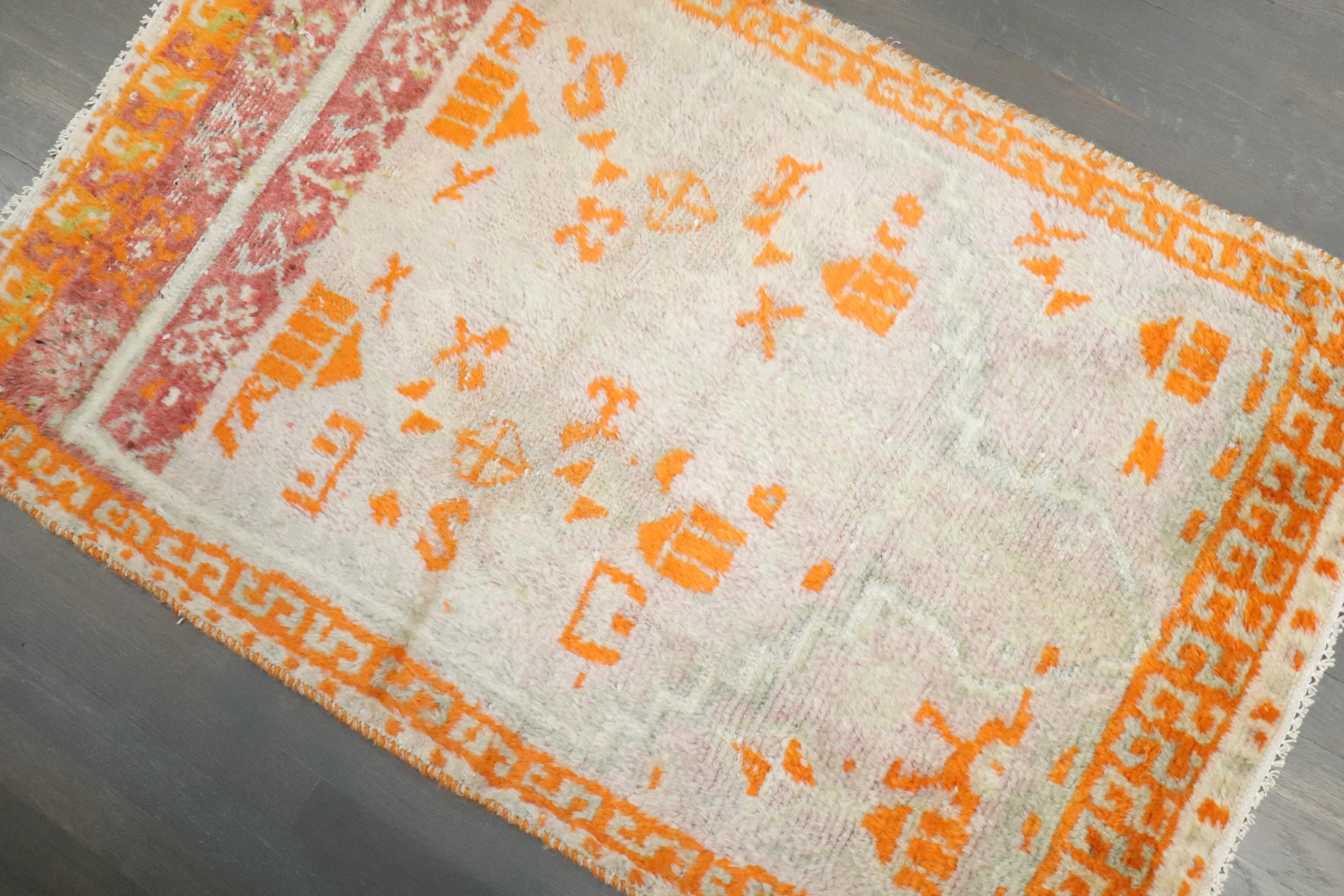 XX secolo Zabihi Collection'S Tappeto antico turco Oushak piccolo in vendita