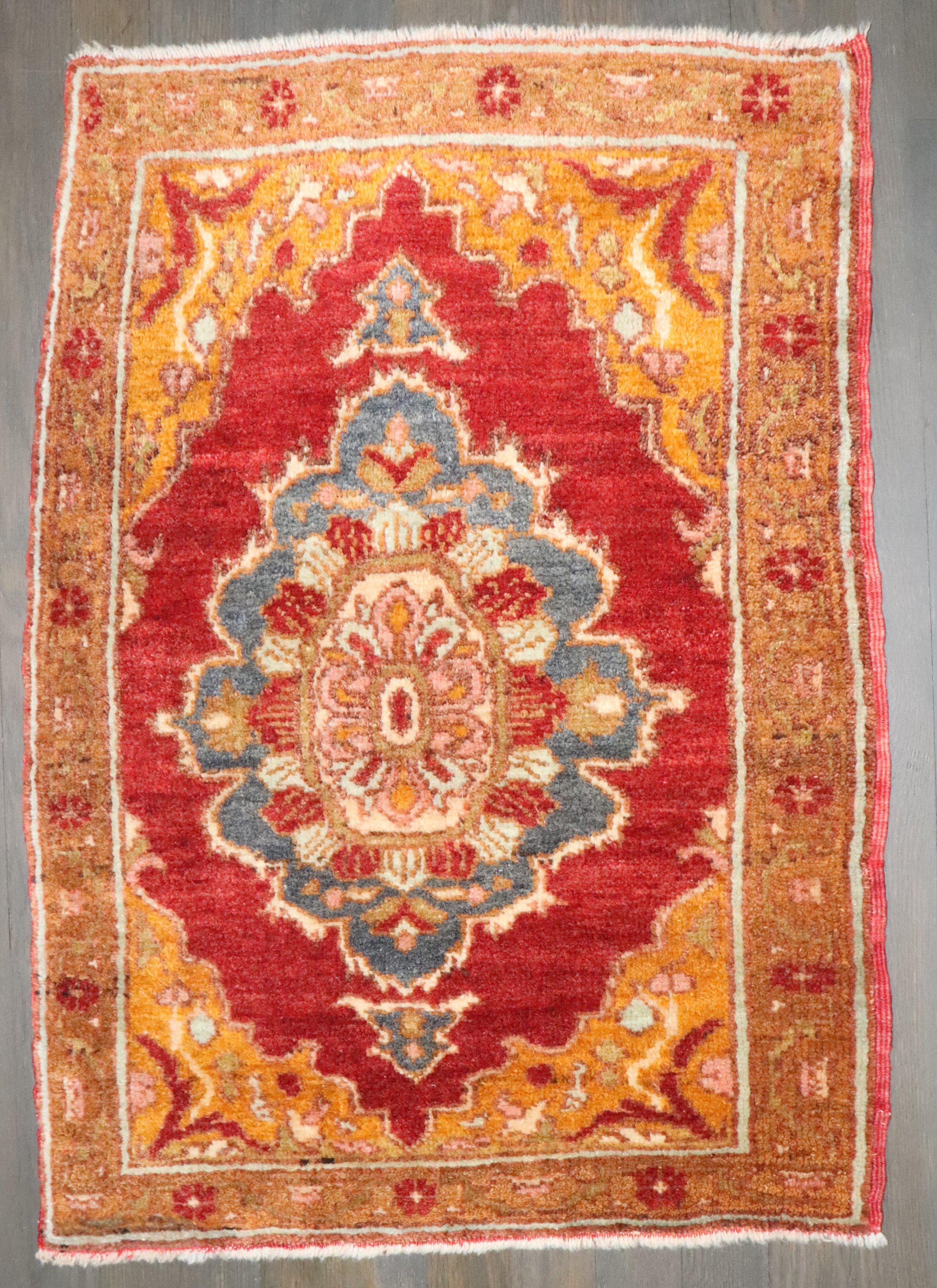 Annodato a mano Tappeto a dispersione Zabihi Collection'S antico turco Sivas in vendita