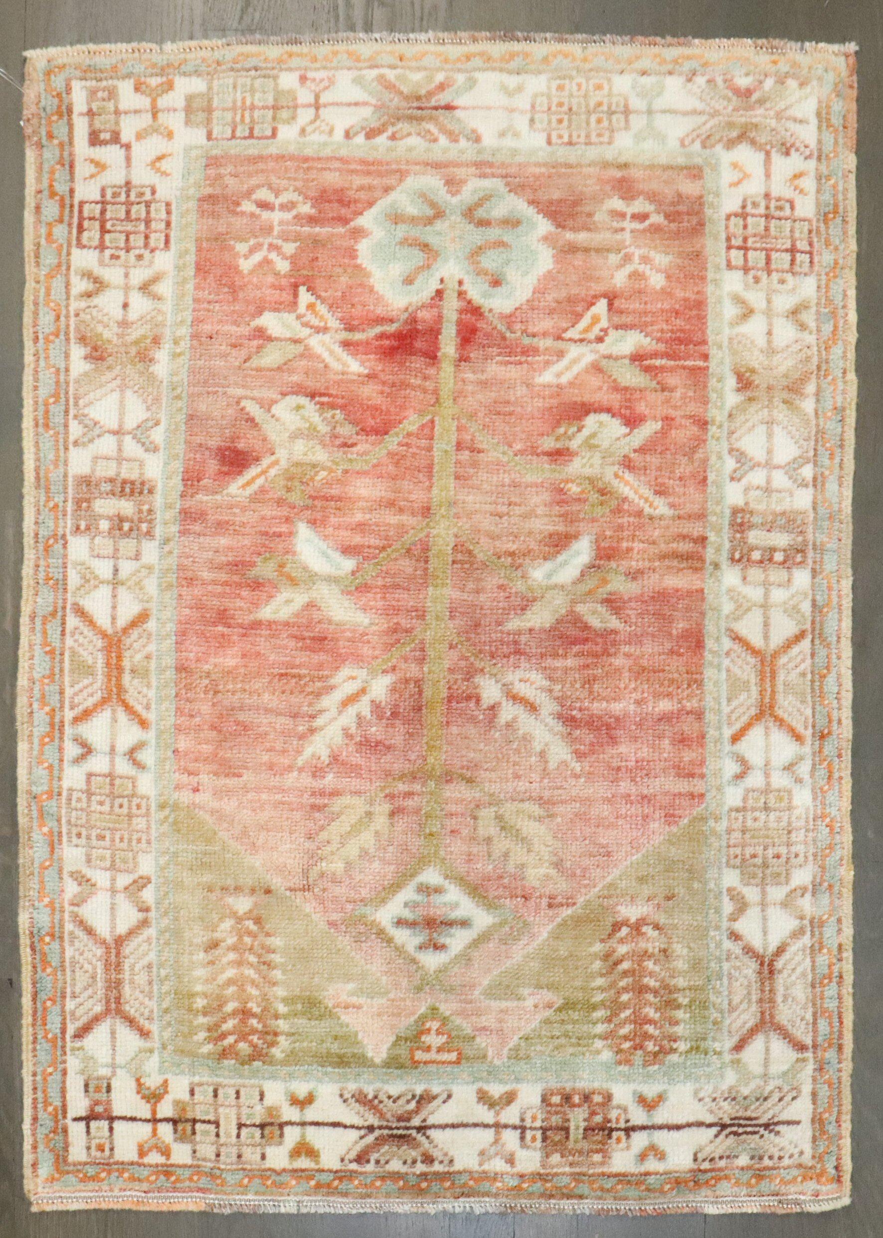 Zabihi Collection Antiker Türkischer Kleiner Teppich (Agra) im Angebot