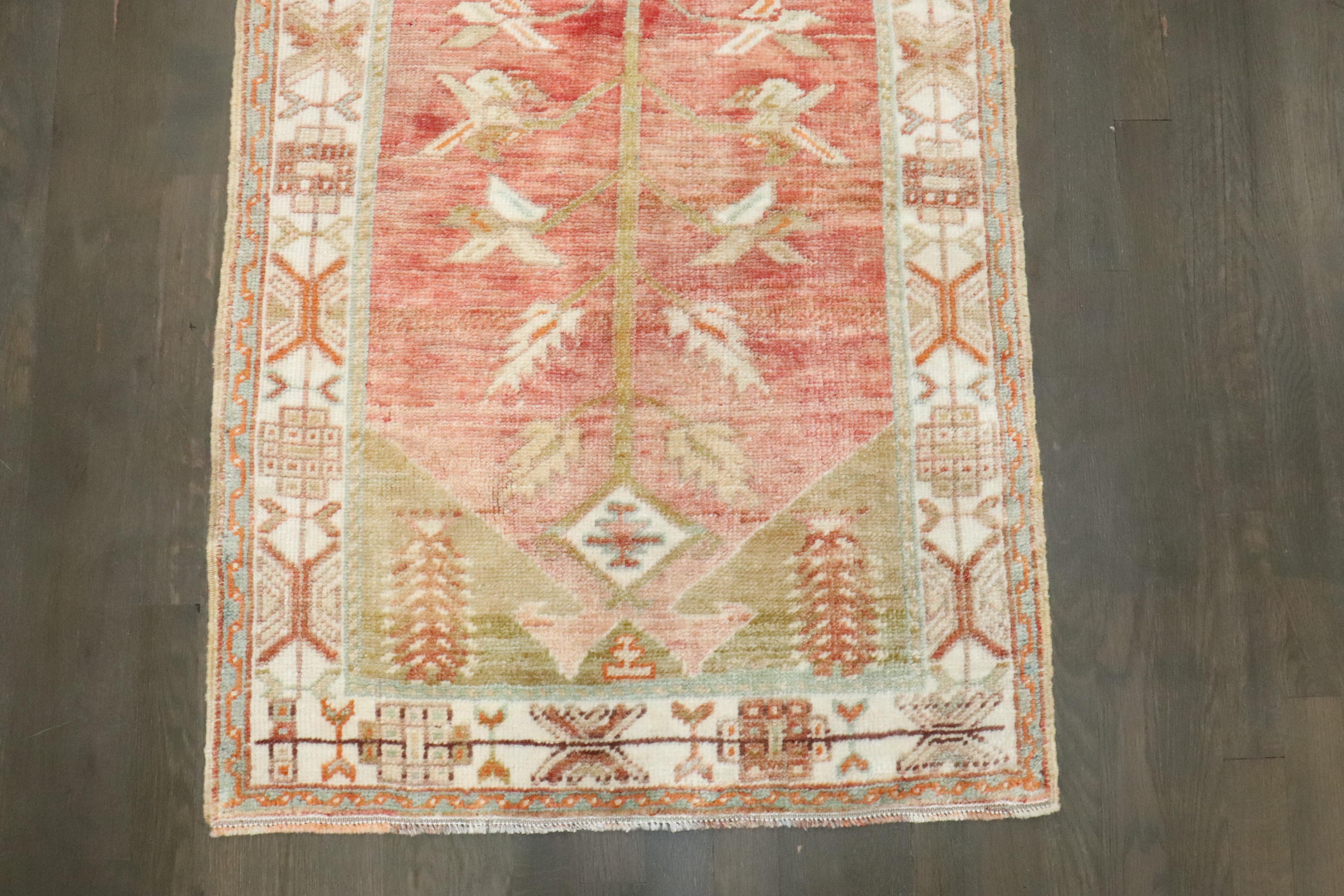 Zabihi Collection Antiker Türkischer Kleiner Teppich (Handgewebt) im Angebot