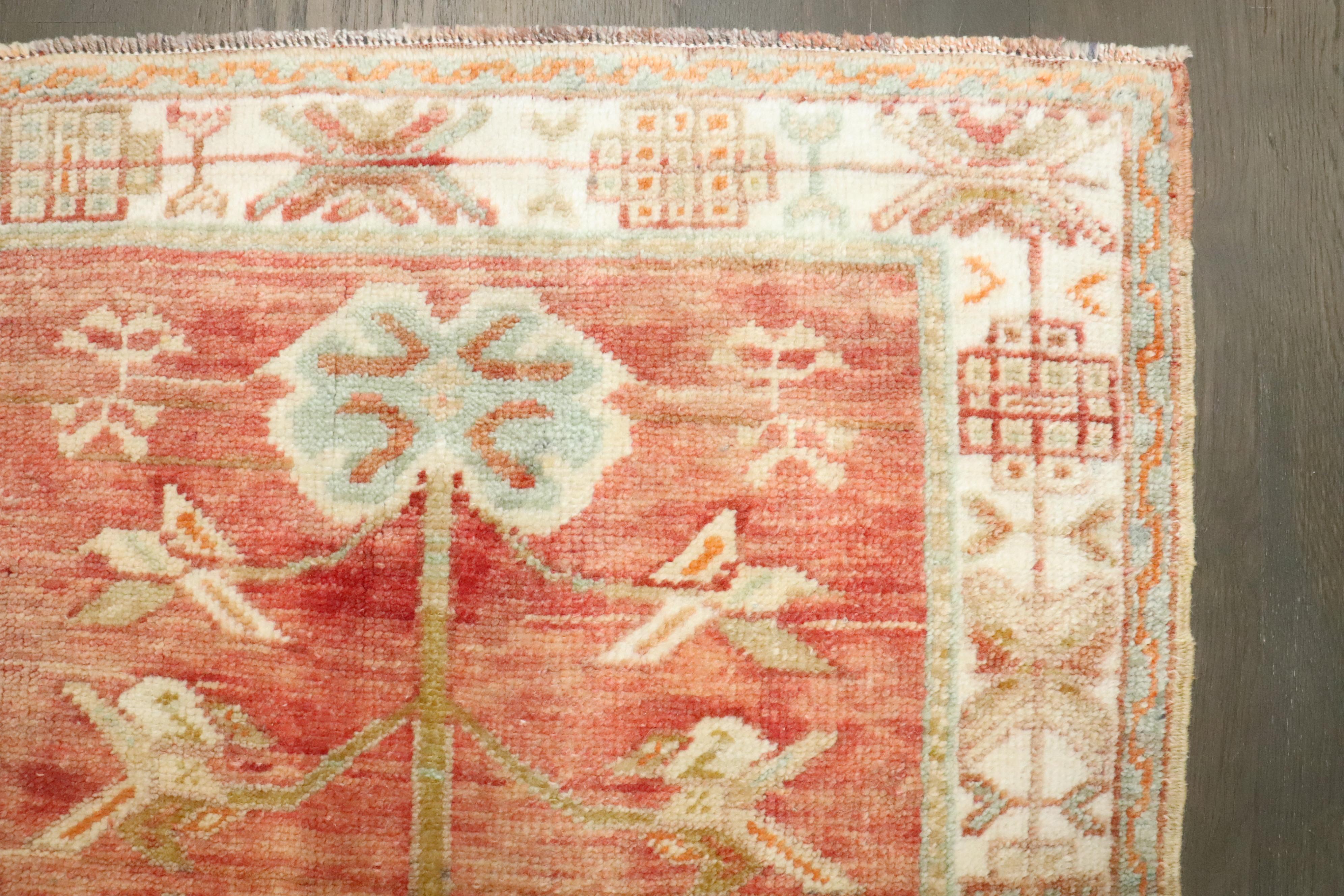 Zabihi Collection Antiker Türkischer Kleiner Teppich (20. Jahrhundert) im Angebot