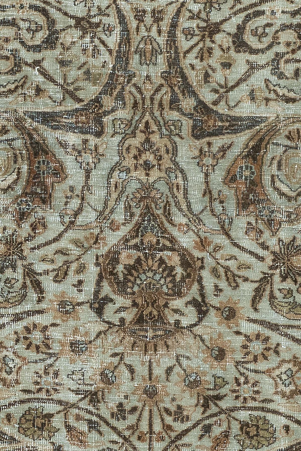 Colección Zabihi Alfombra persa antigua desgastada de gran tamaño Tejido a mano en venta