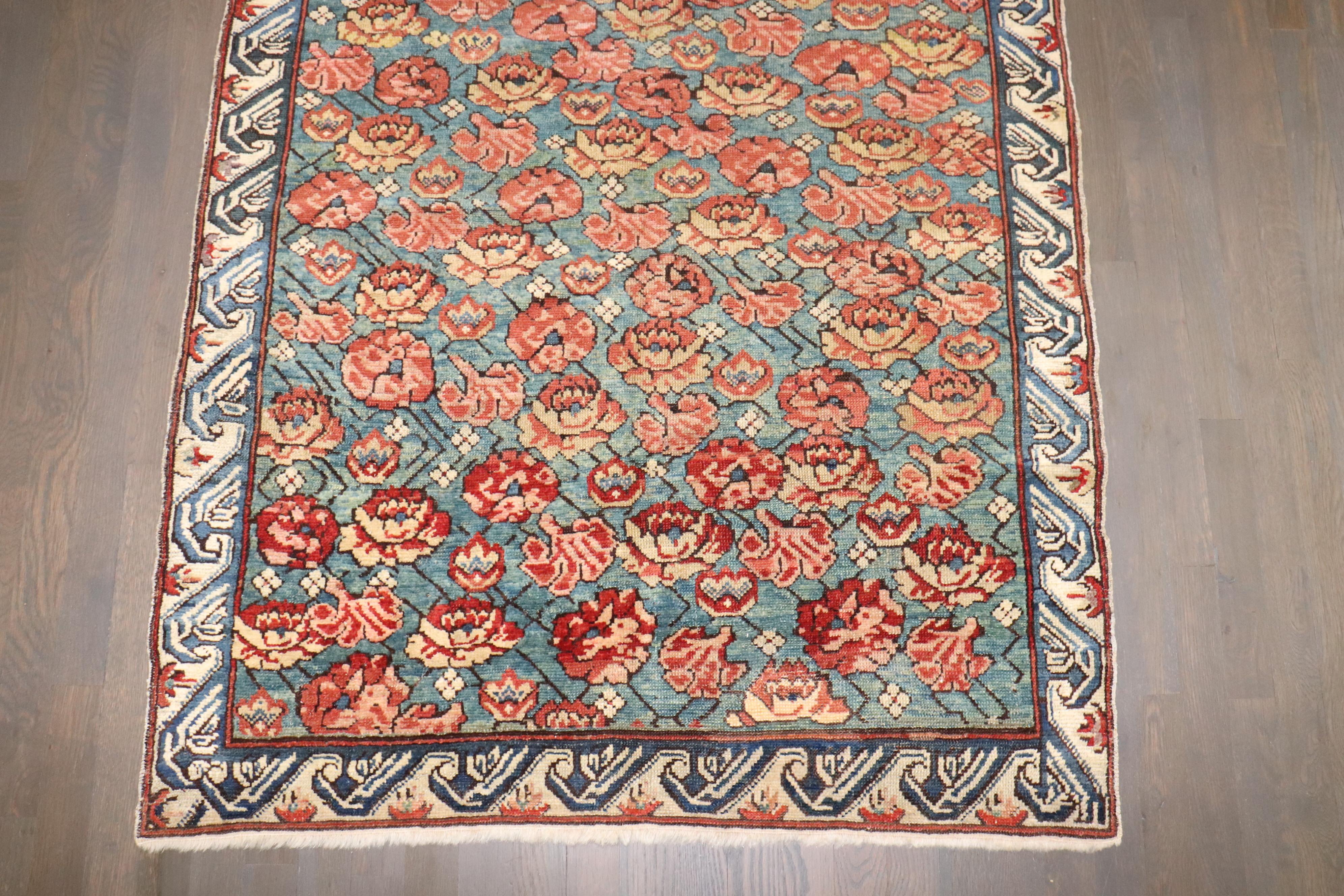 Caucasien Tapis Kuba caucasien ancien vert zéychour de la collection Zabihi en vente